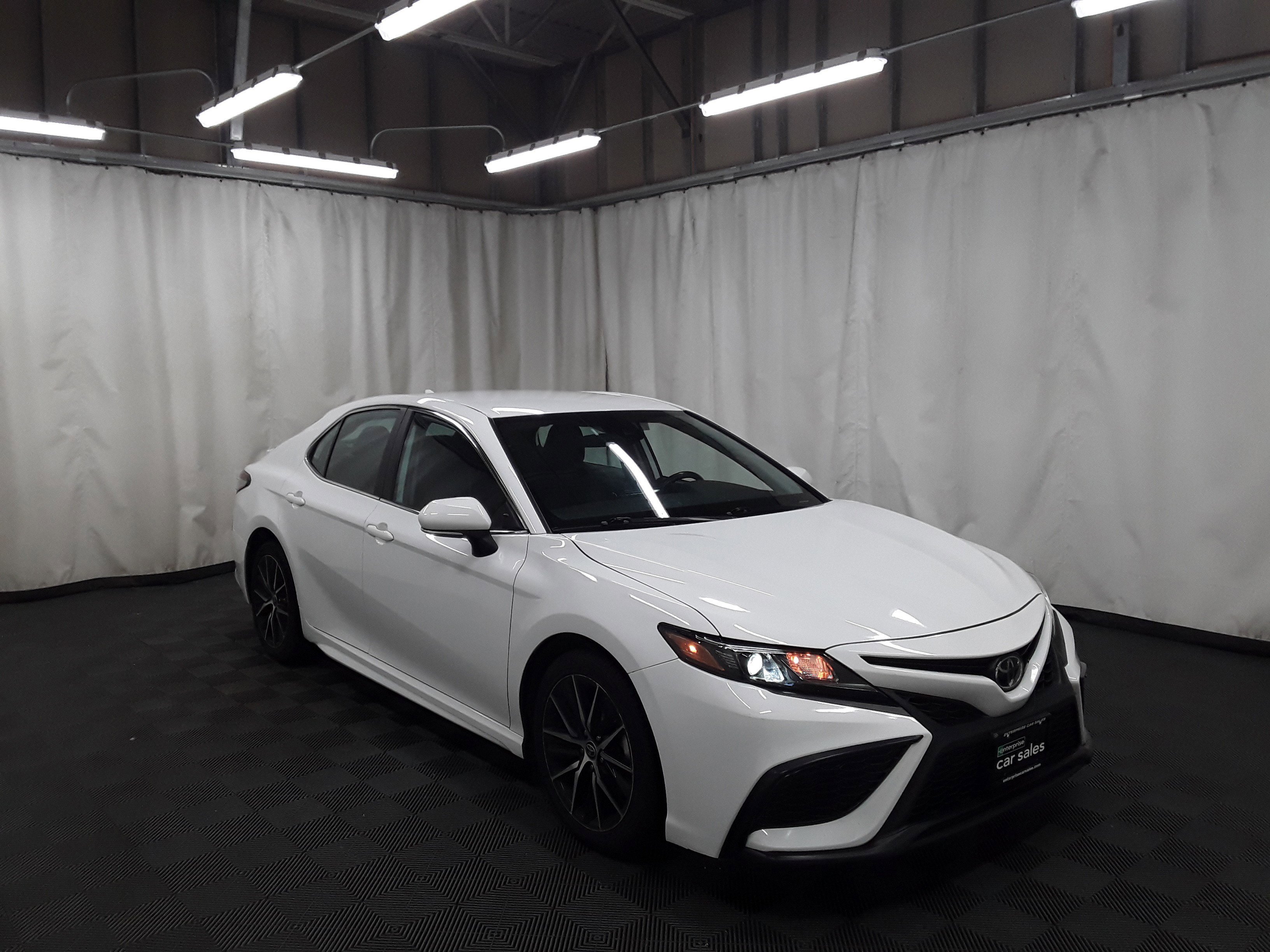 2022 Toyota Camry SE Auto