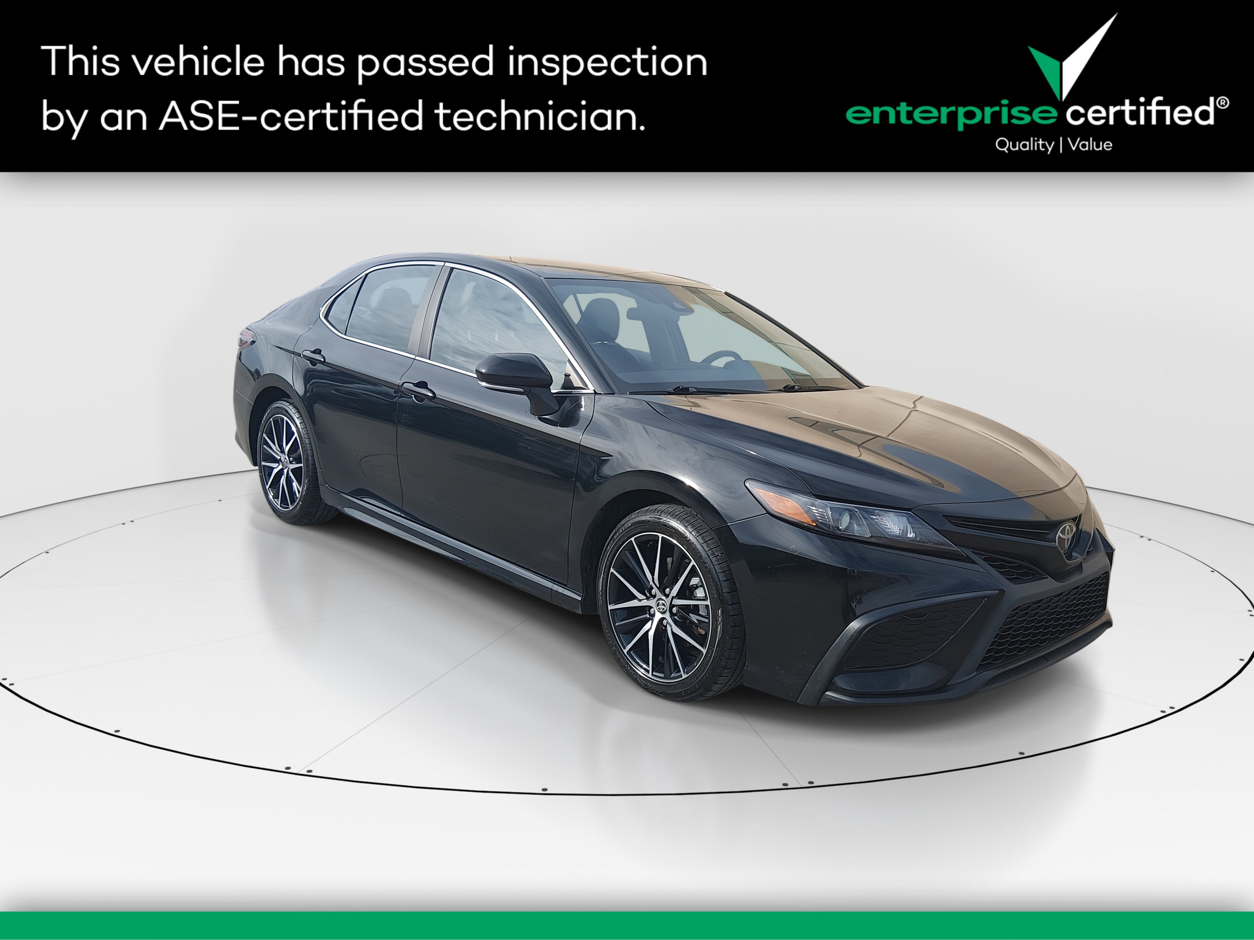 2023 Toyota Camry SE's photo