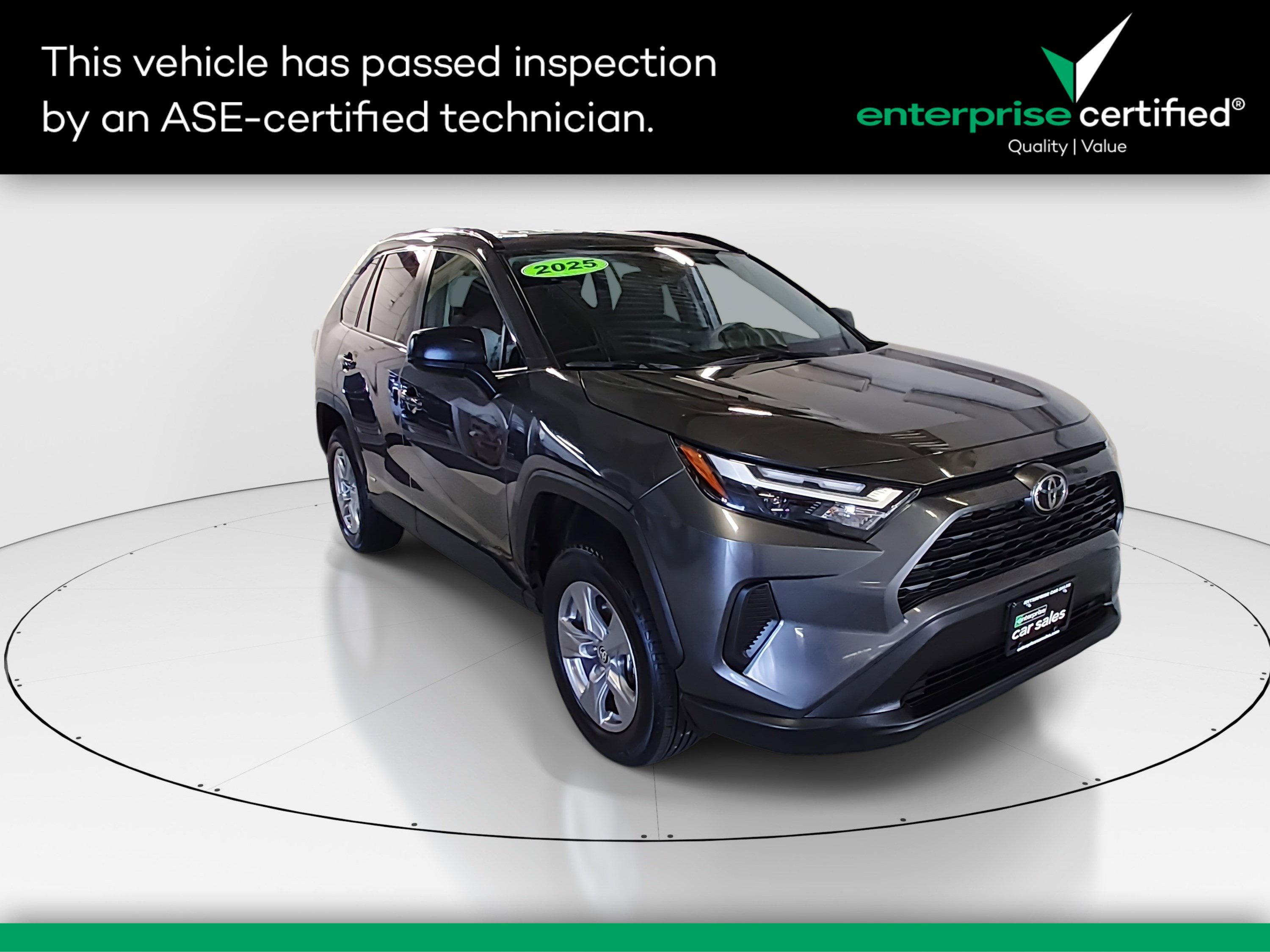 2025 Toyota RAV4 LE's photo