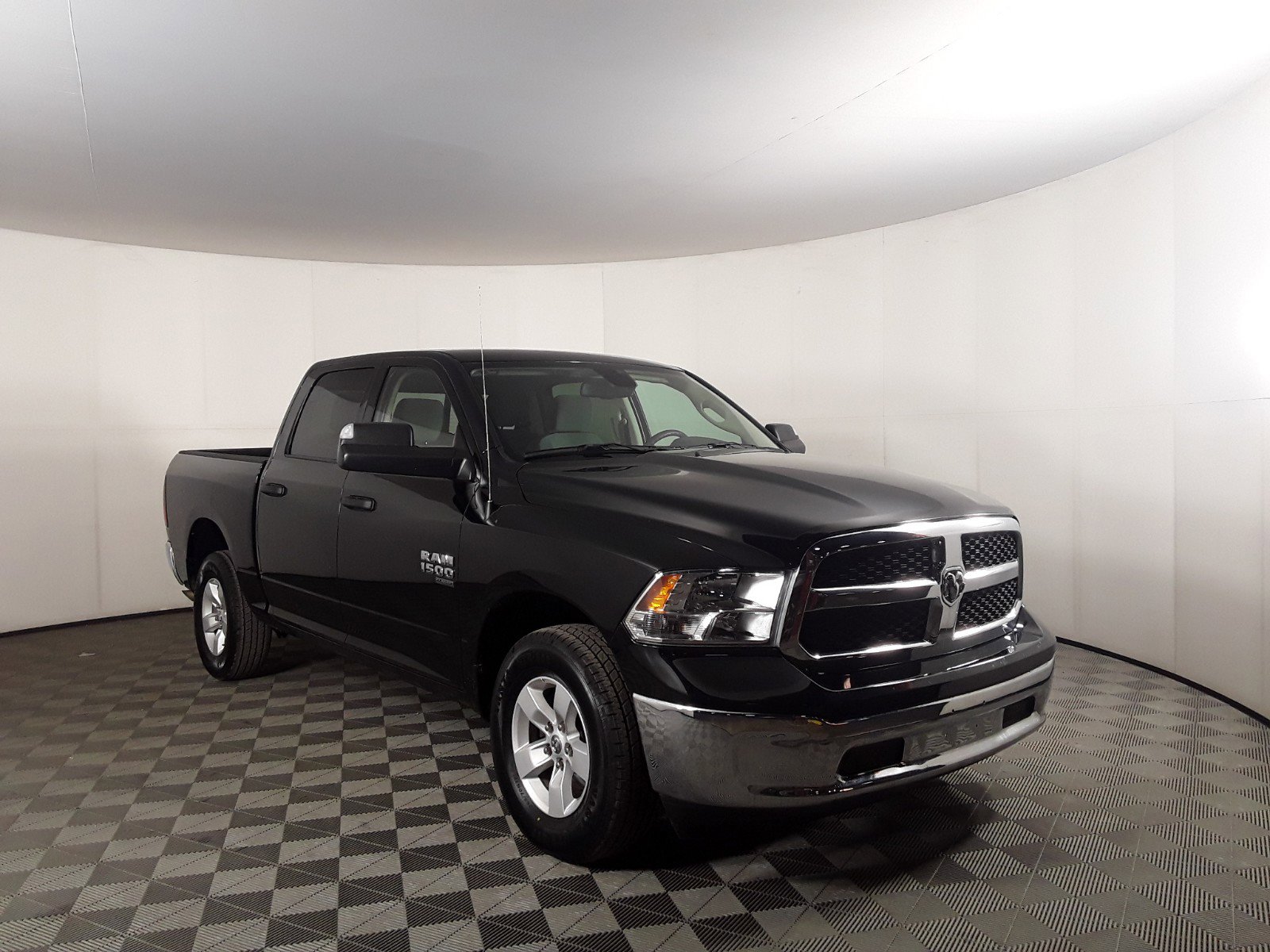 2023 Ram 1500 Classic SLT 4x4 Crew Cab 5'7