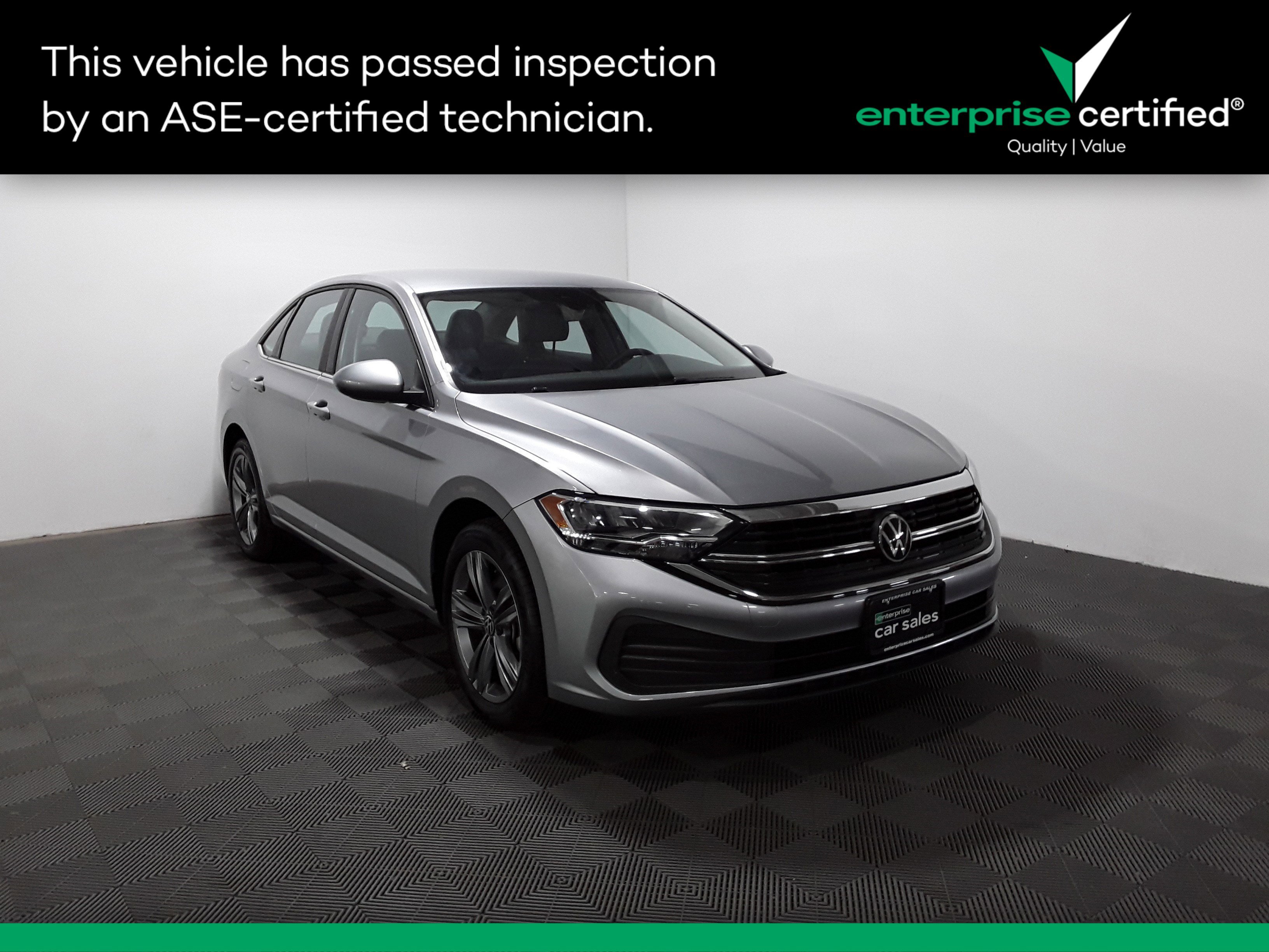 Used 2024 Volkswagen Jetta SE Auto