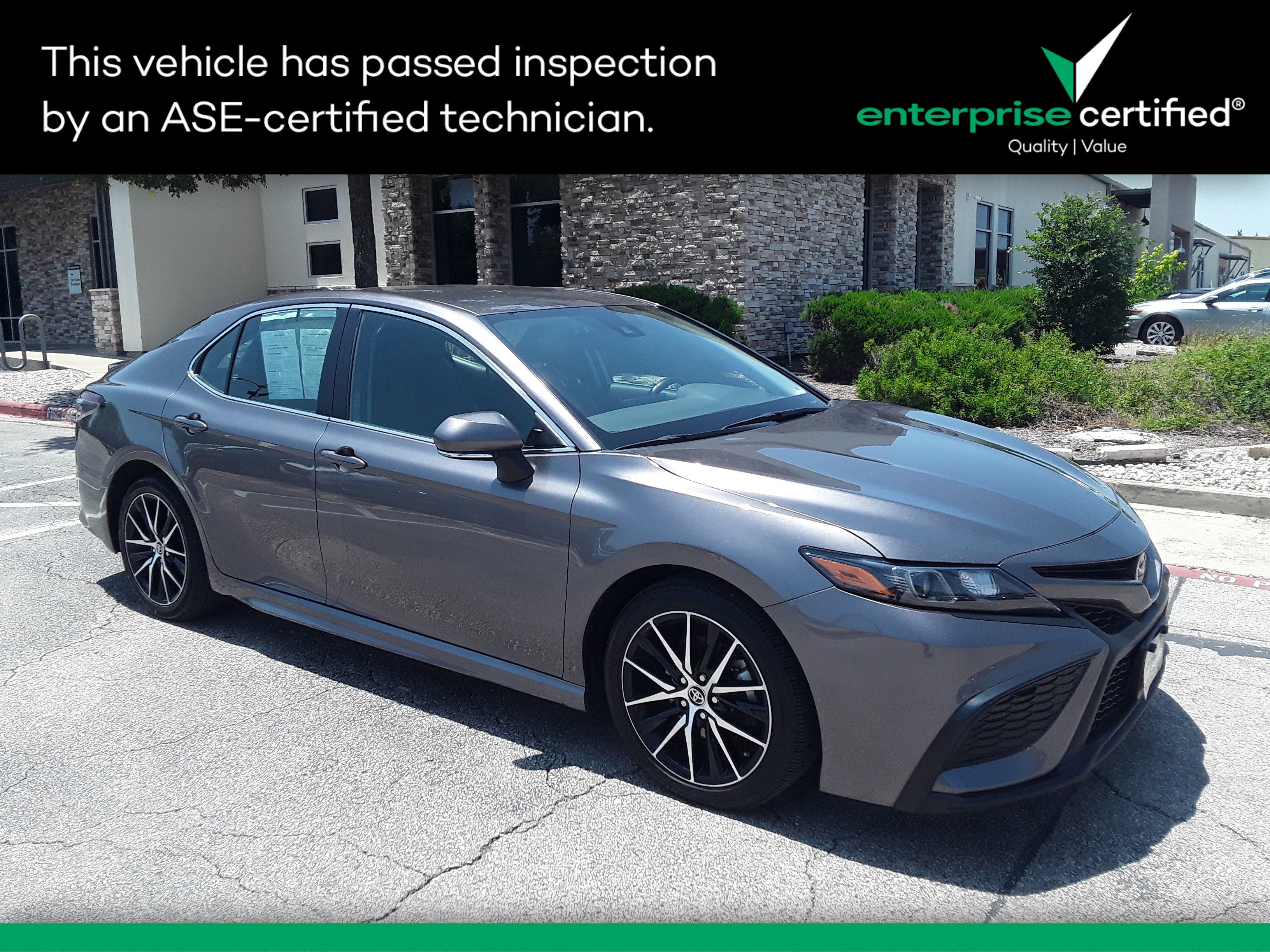 2022 Toyota Camry SE Auto