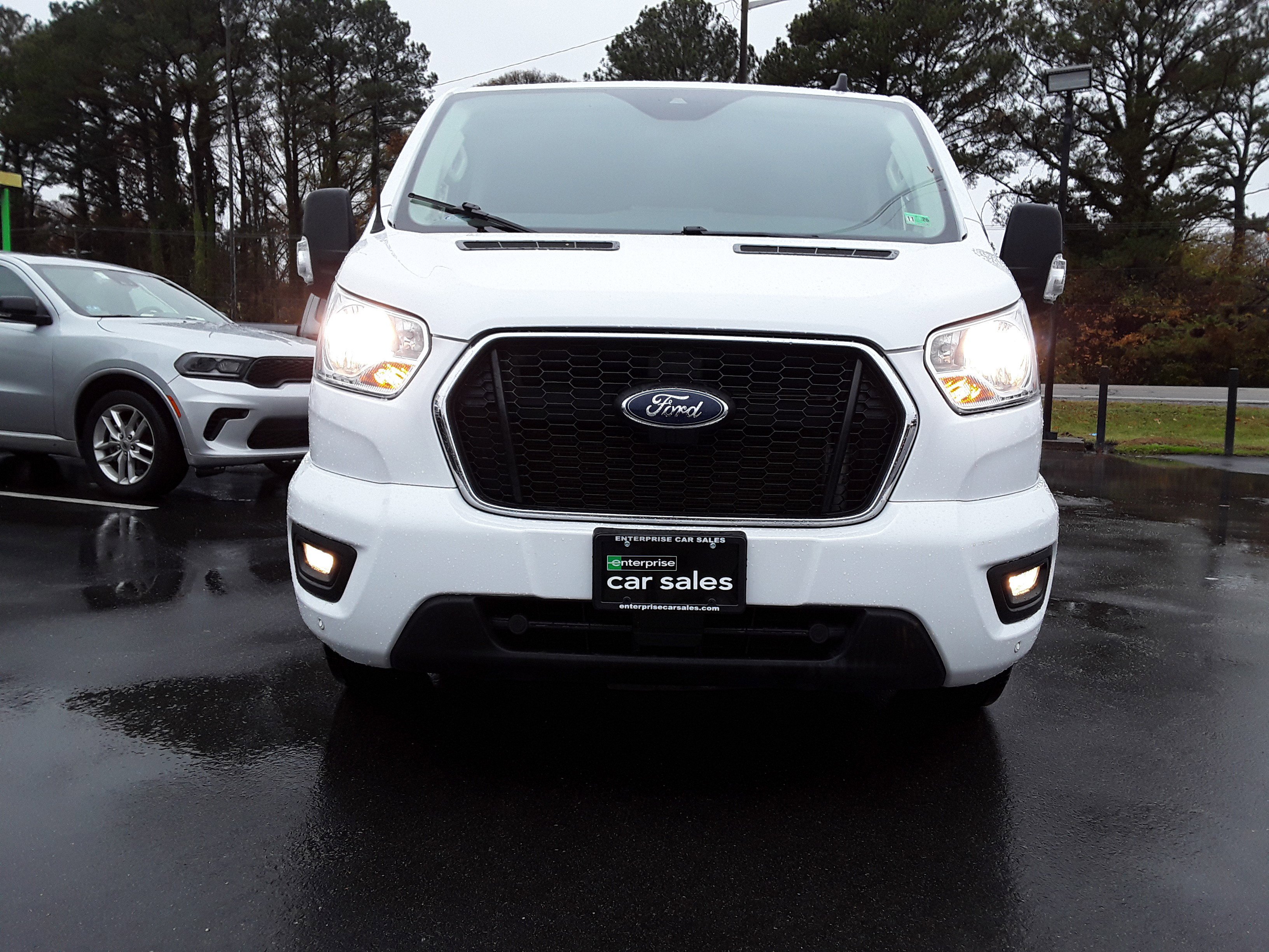 Image of Used 2022 Ford Transit Passenger Wagon T-350 148" Low Roof XLT RWD