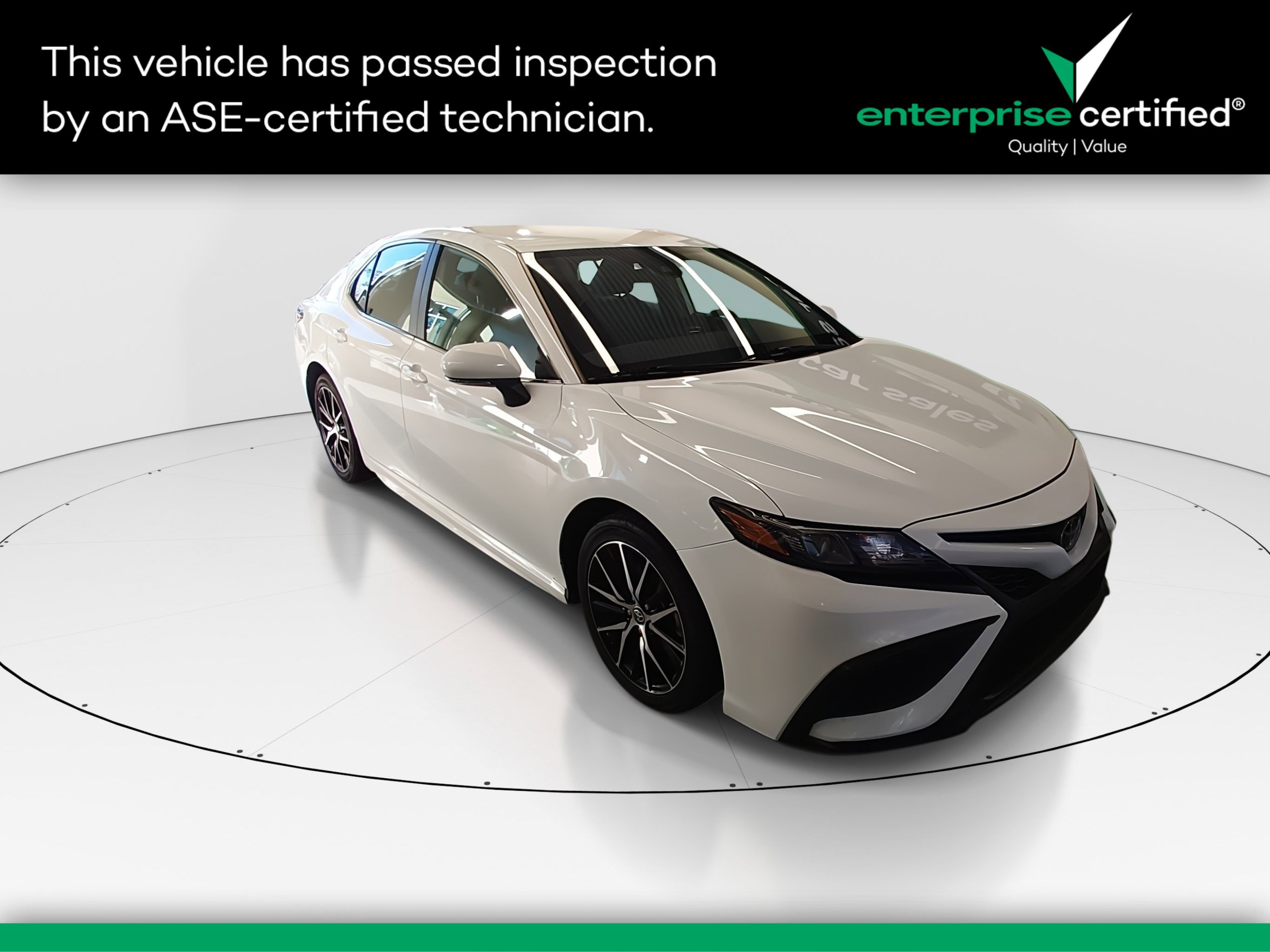 2024 Toyota Camry SE's photo