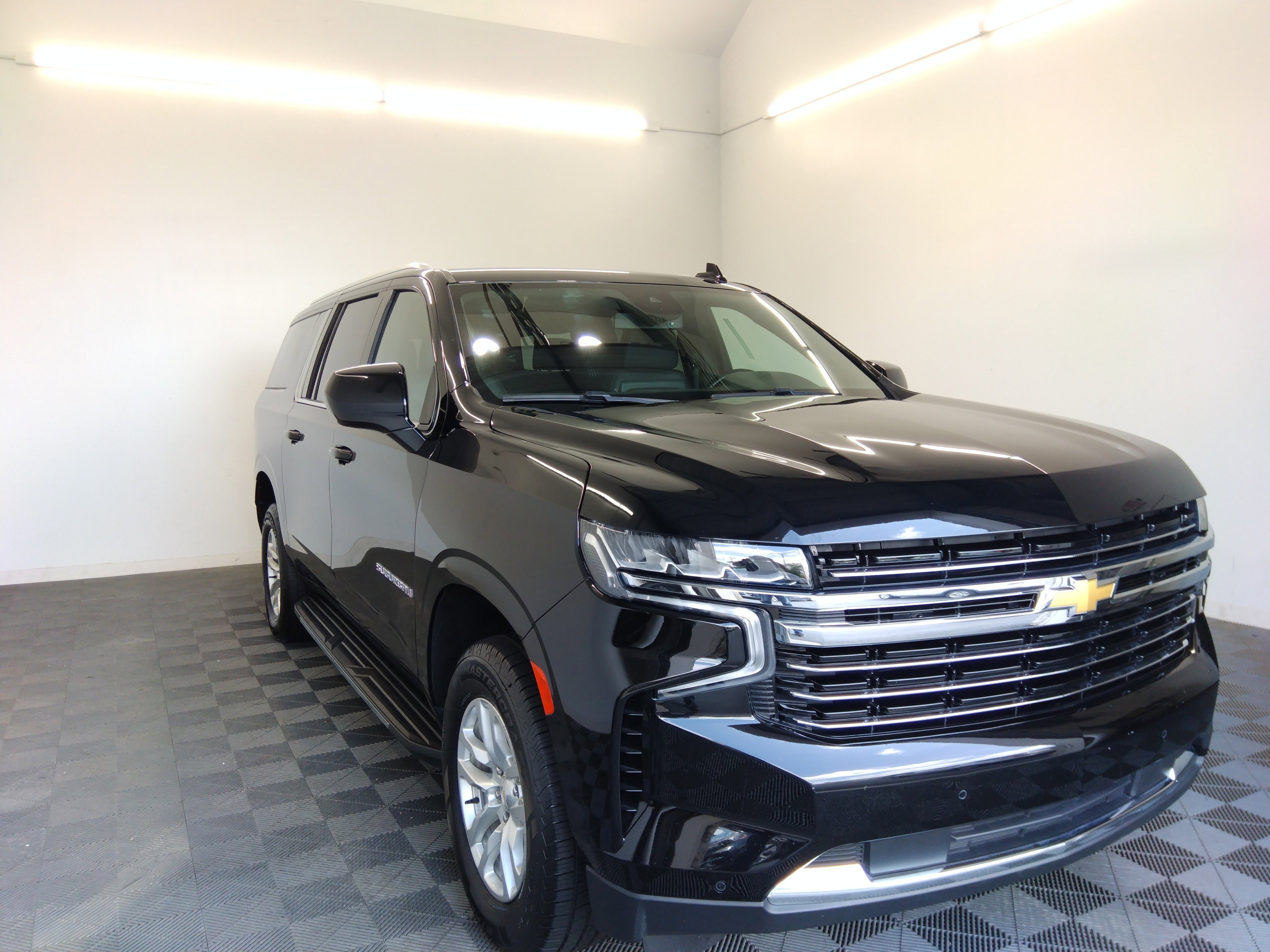 2023 Chevrolet Suburban 2WD 4dr LT