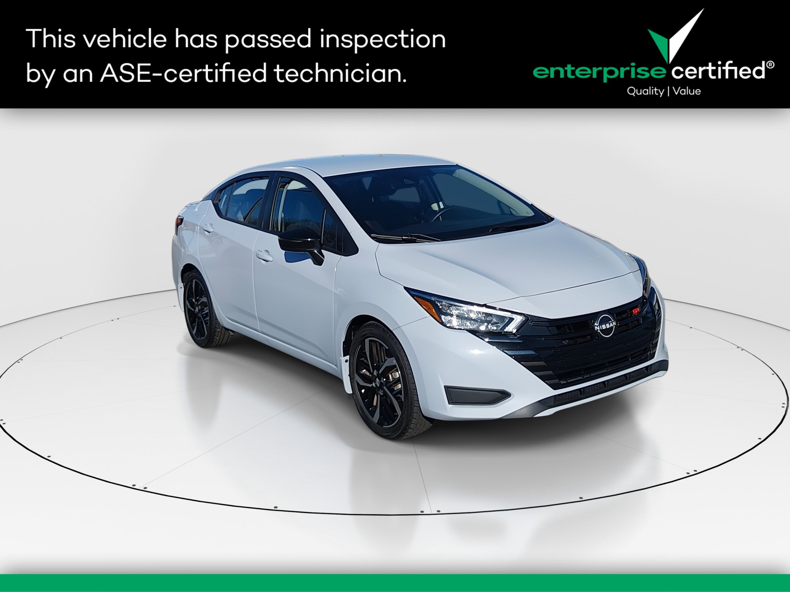 2024 Nissan Versa Sedan SR's photo