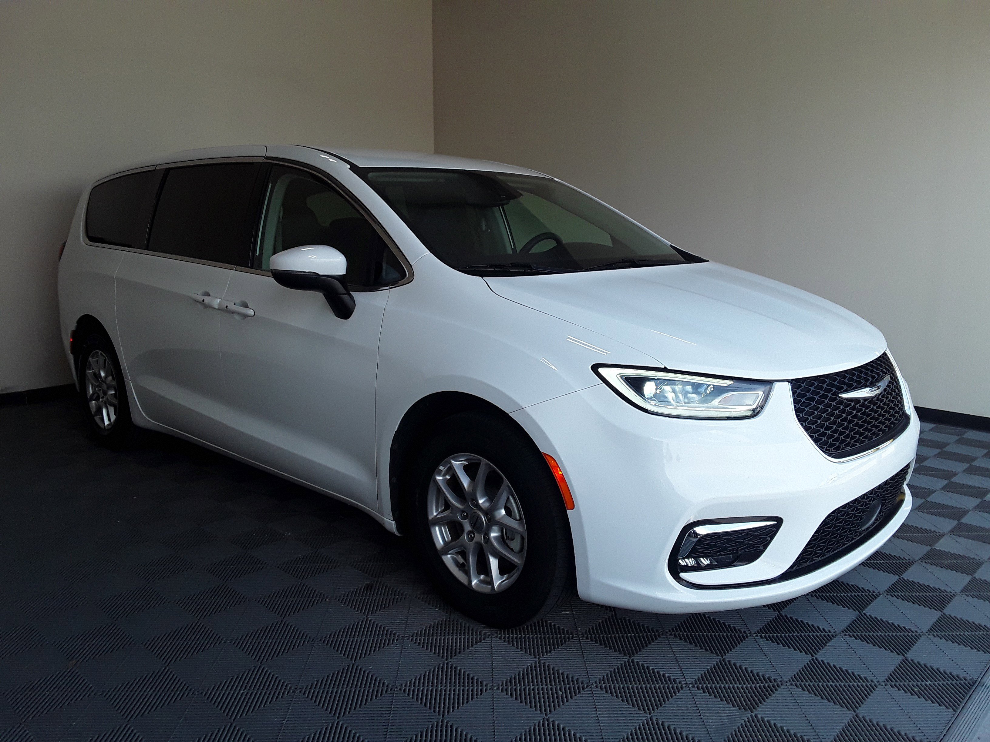 2023 Chrysler Pacifica Touring L FWD