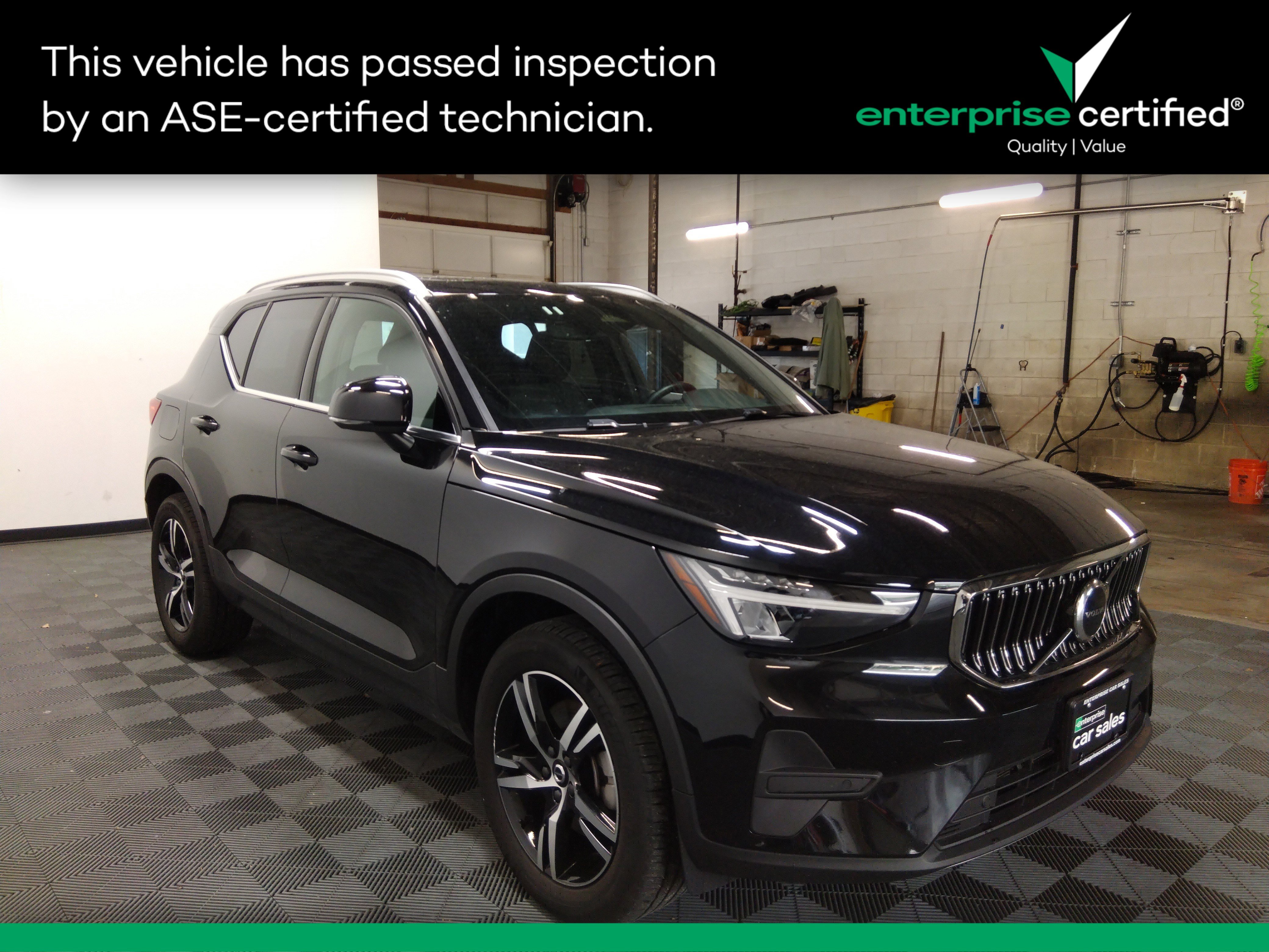 2024 Volvo XC40 Core Dark Theme B5 AWD