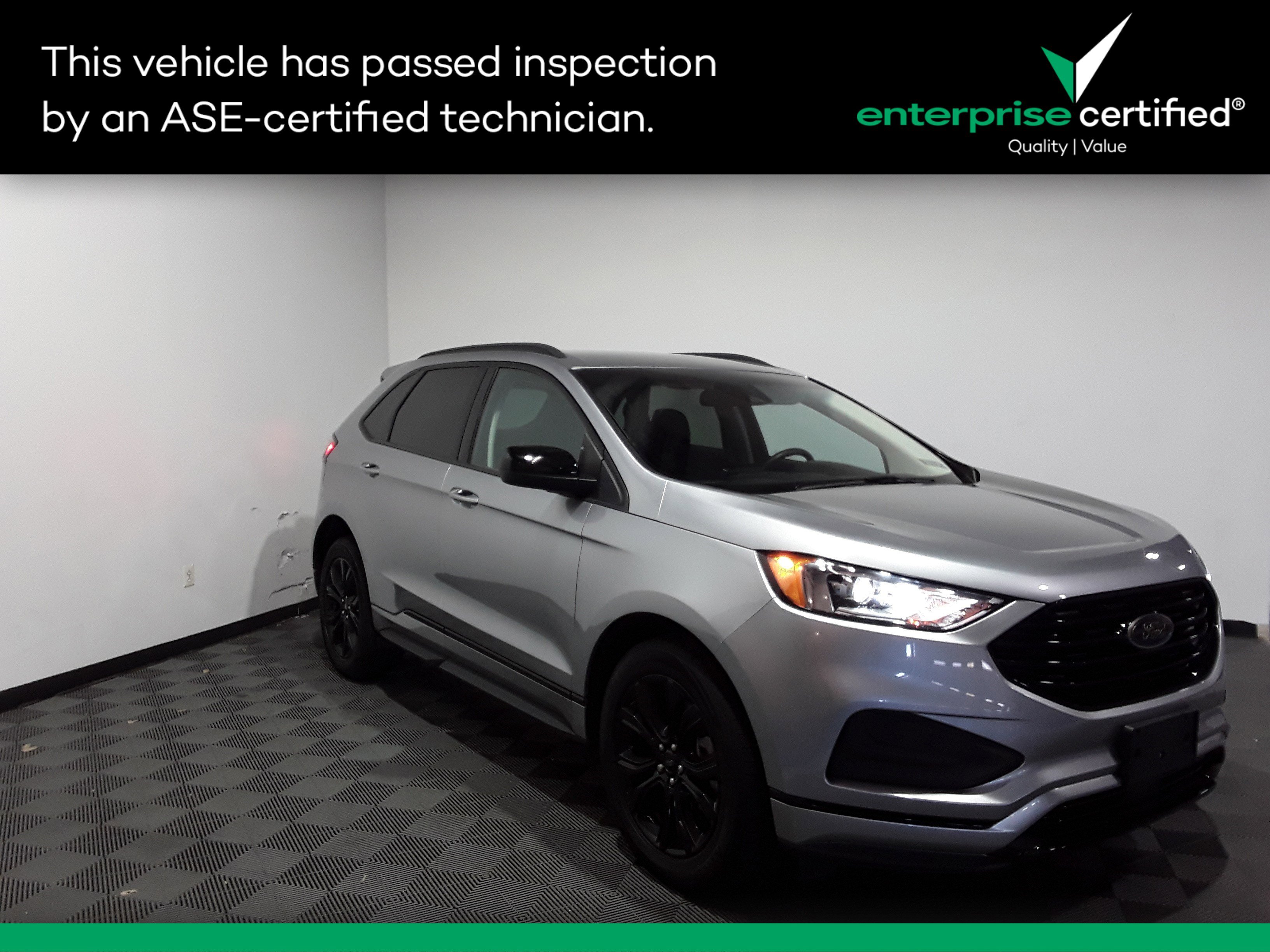 2022 Ford Edge SE's photo