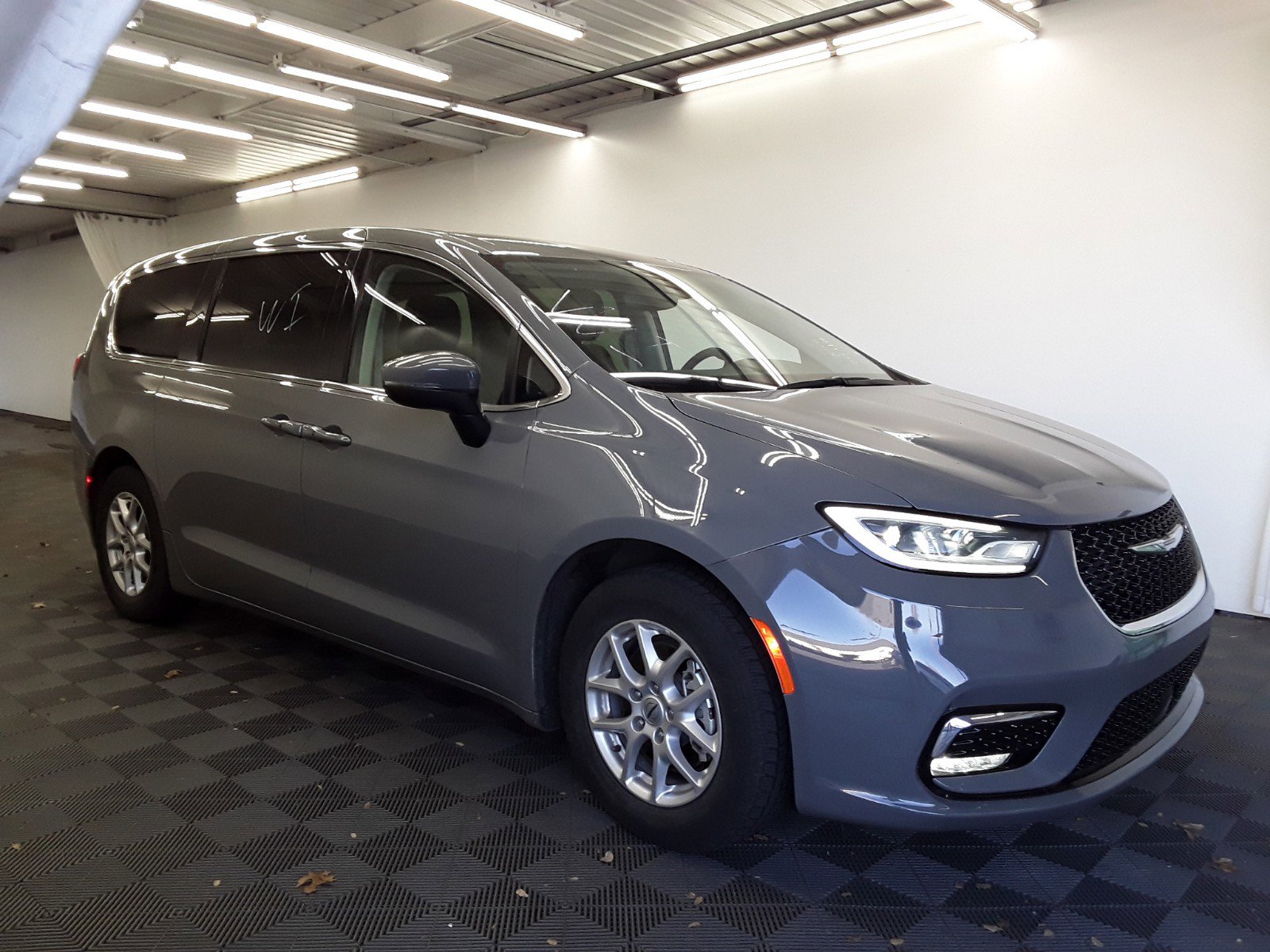 Used 2023 Chrysler Pacifica Touring L FWD