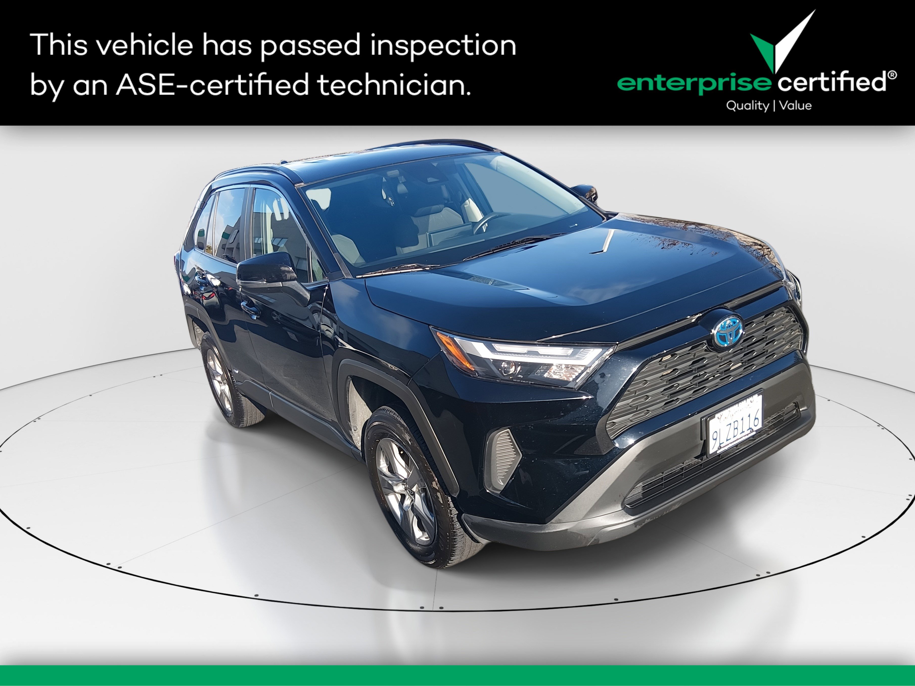 2024 Toyota RAV4 XLE's photo