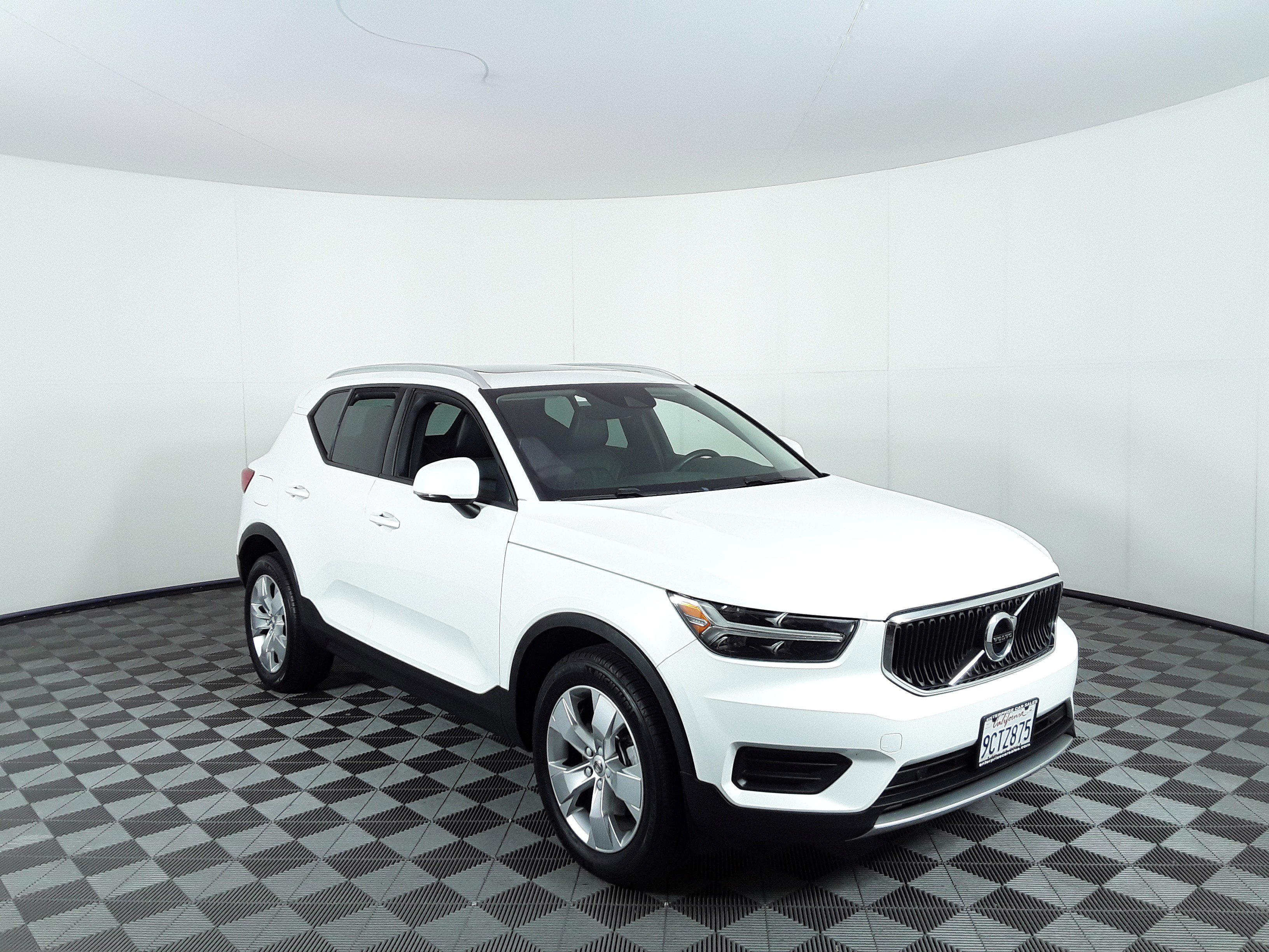 Used 2022 Volvo XC40 T5 AWD Momentum
