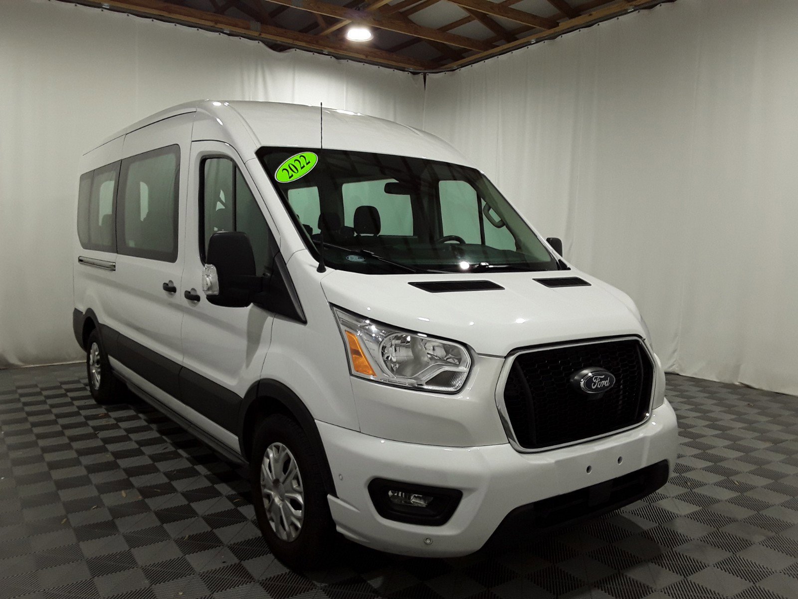 2022 Ford Transit Passenger Wagon T-350 148