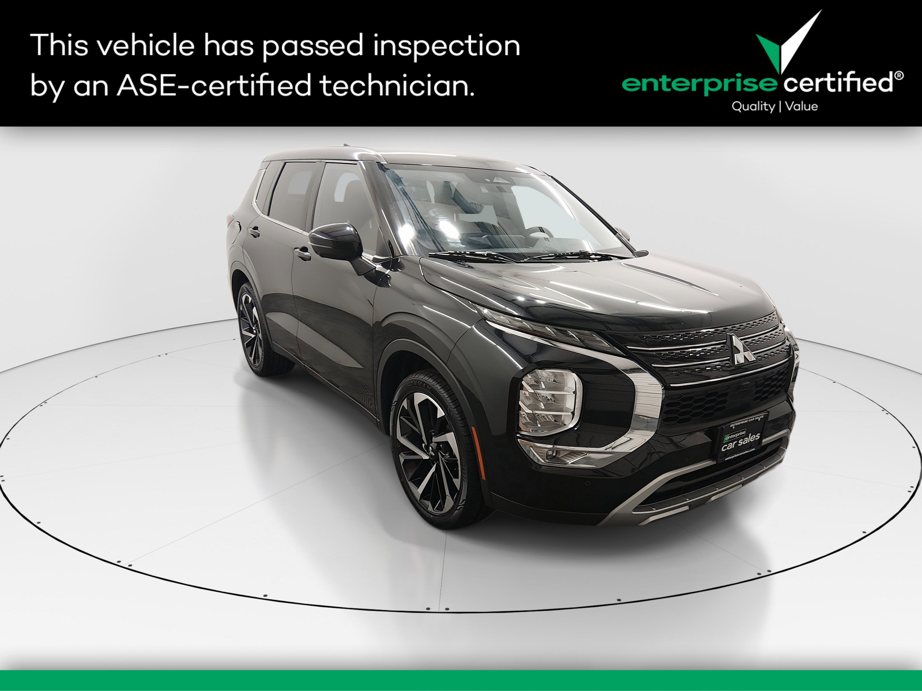 2024 Mitsubishi Outlander SE's photo