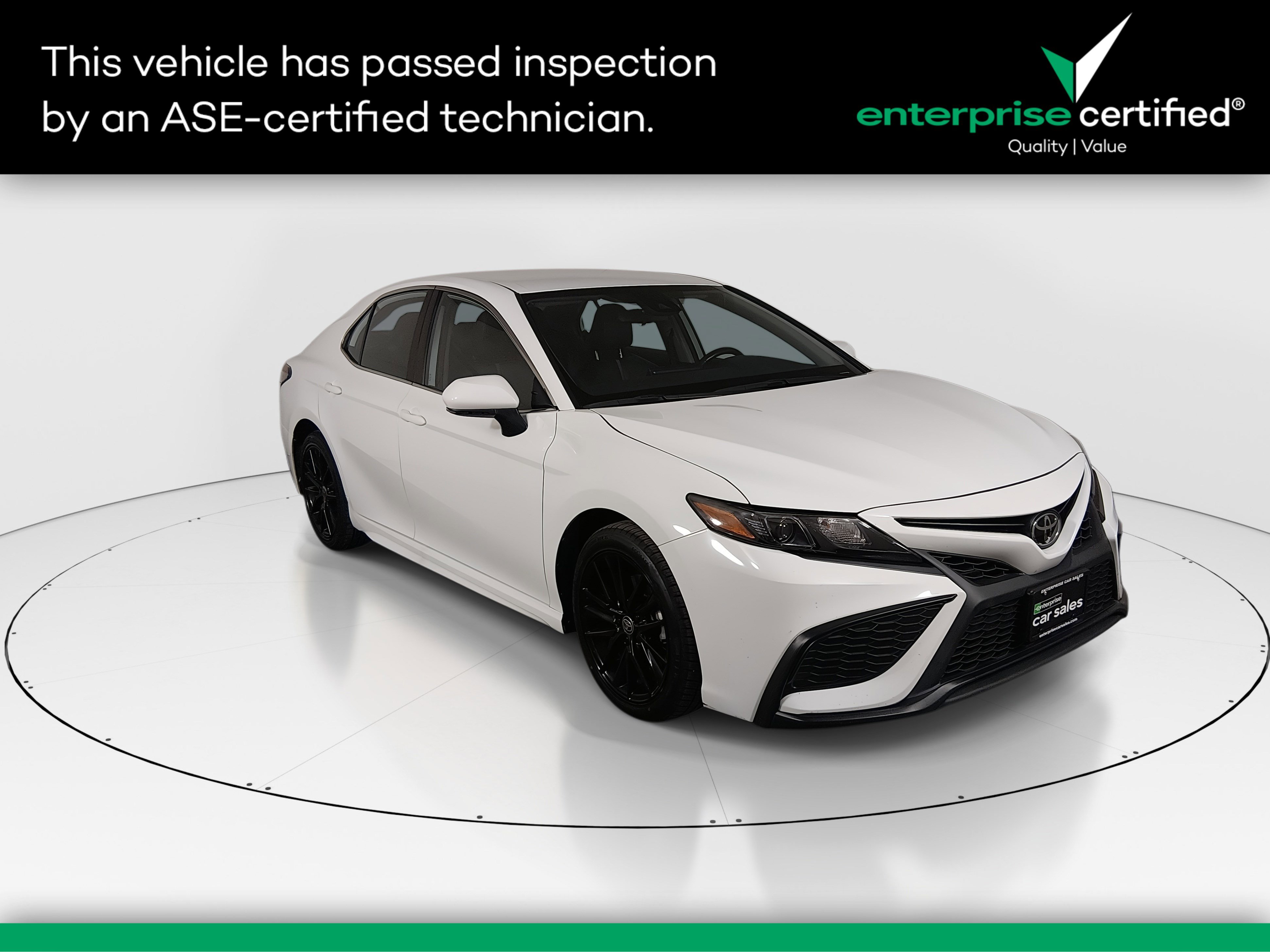 2023 Toyota Camry SE's photo