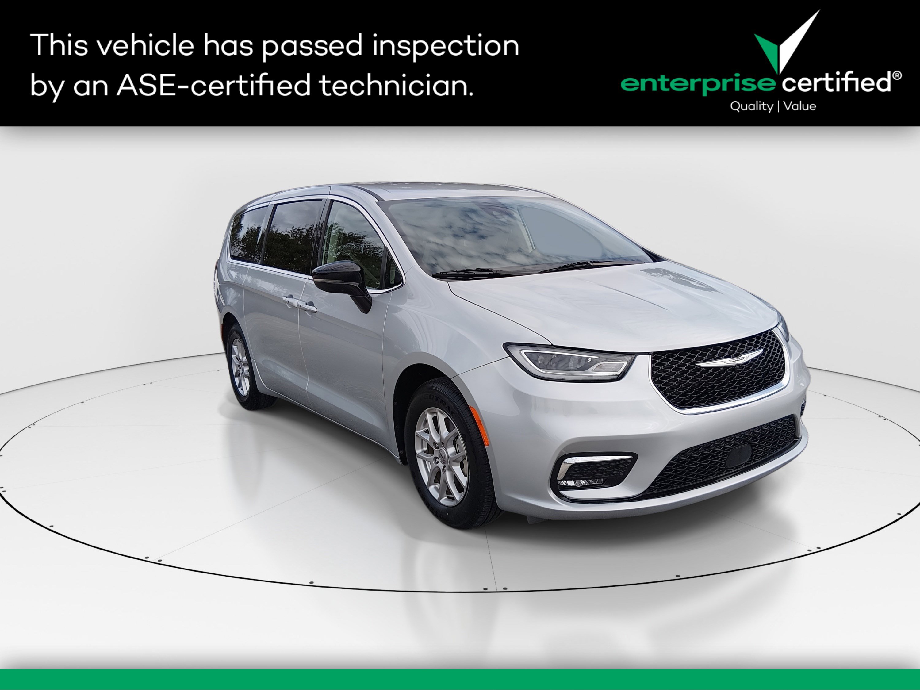 2024 Chrysler Pacifica Touring L's photo