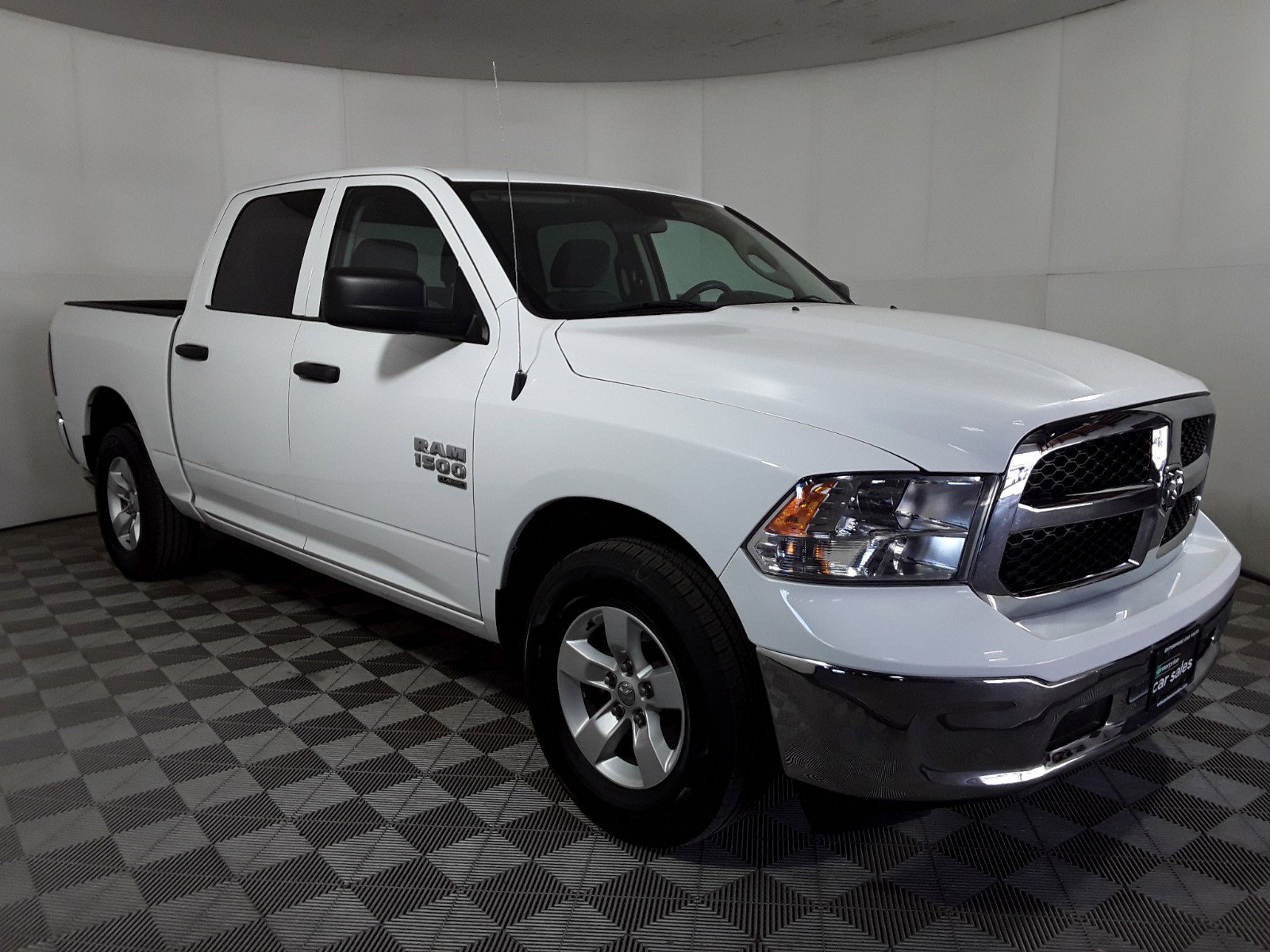 2022 Ram 1500 Classic SLT 4x2 Crew Cab 5'7