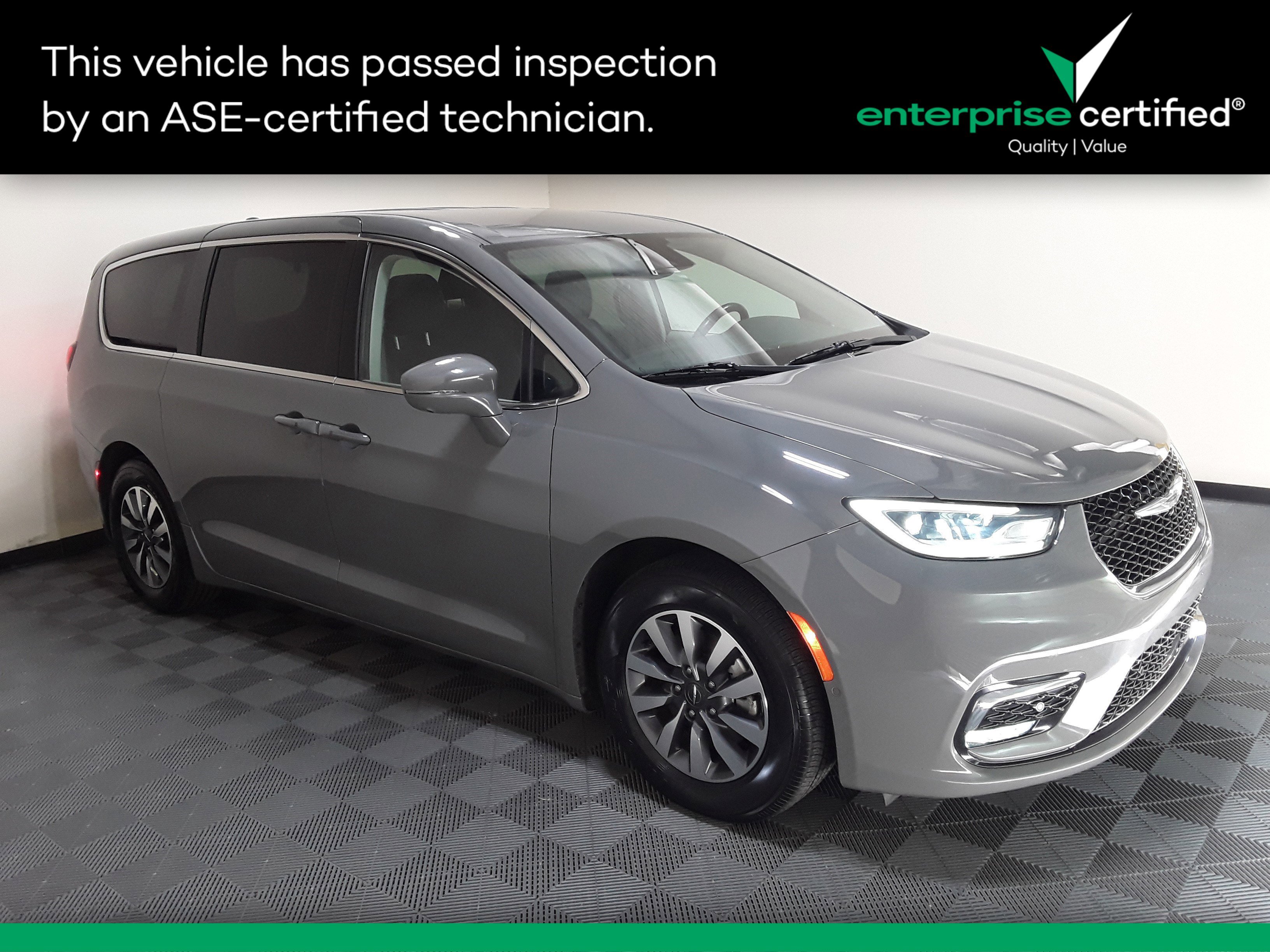 2022 Chrysler Pacifica Hybrid Touring L FWD