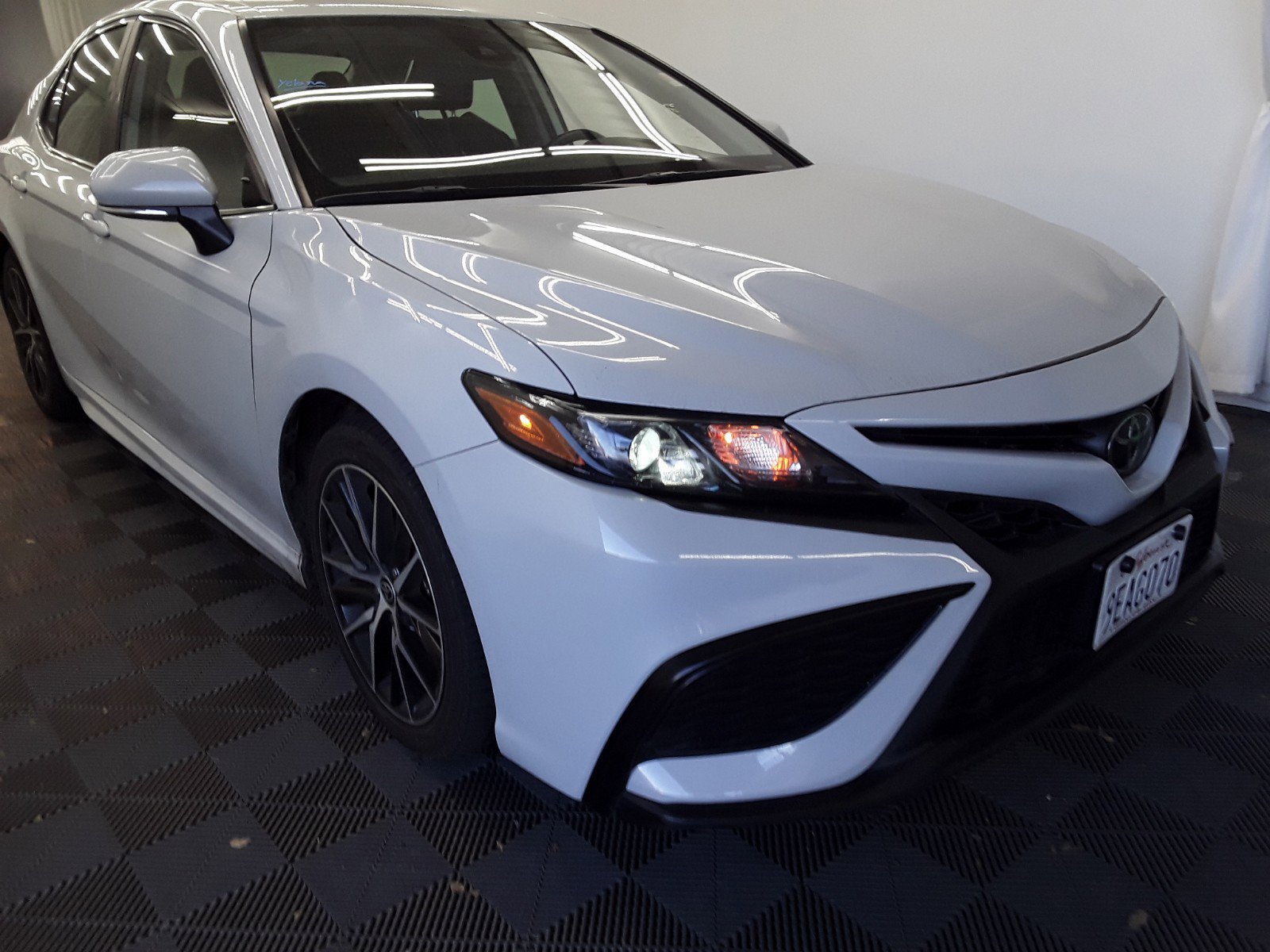 2023 Toyota Camry SE Auto