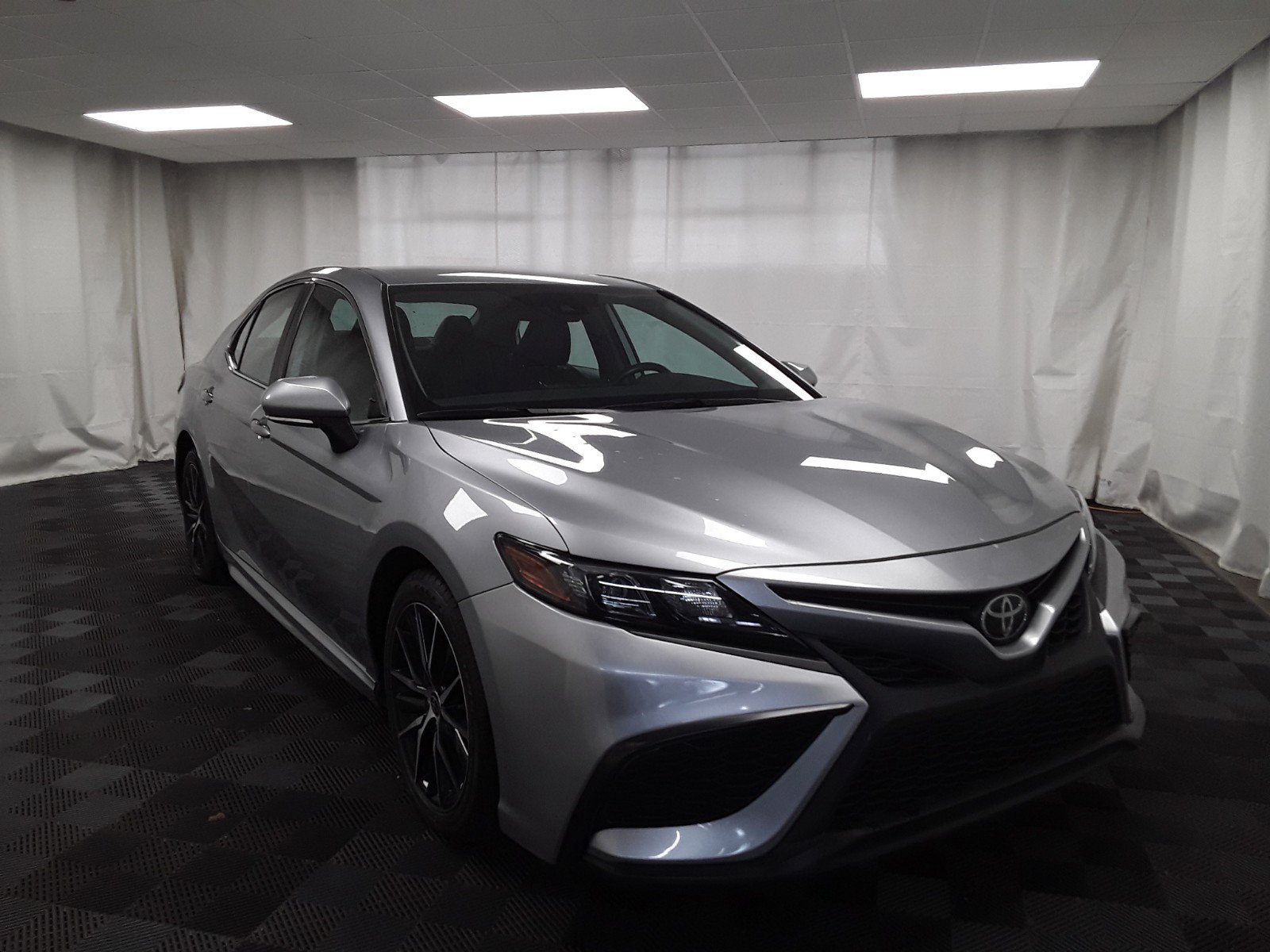 2022 Toyota Camry SE Auto