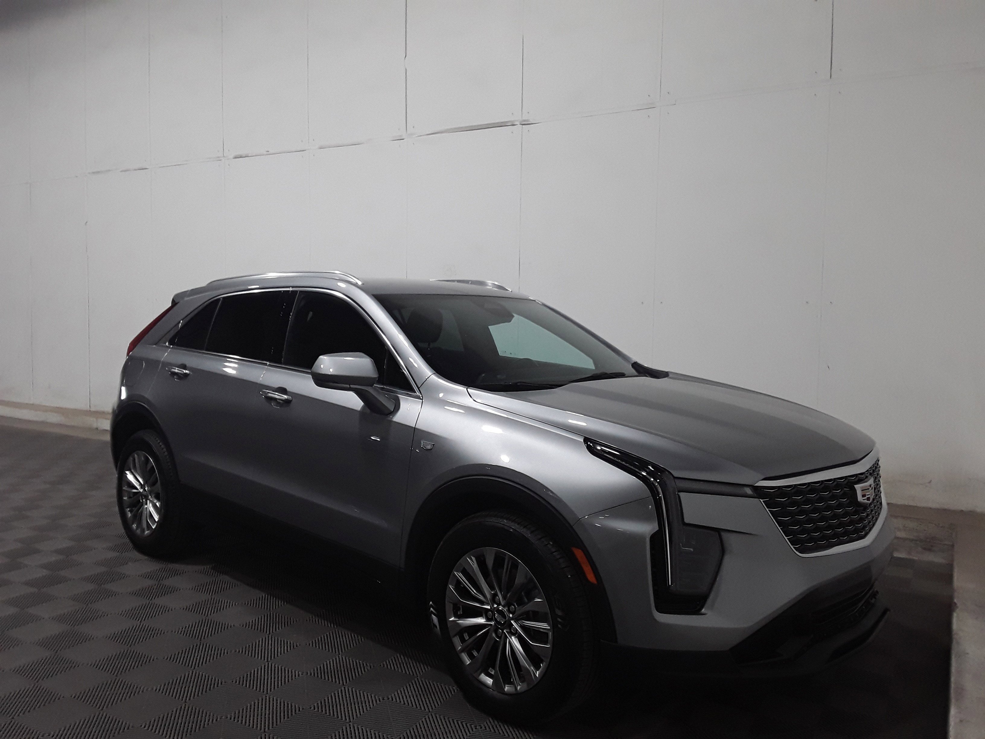 2024 Cadillac XT4 FWD 4dr Premium Luxury