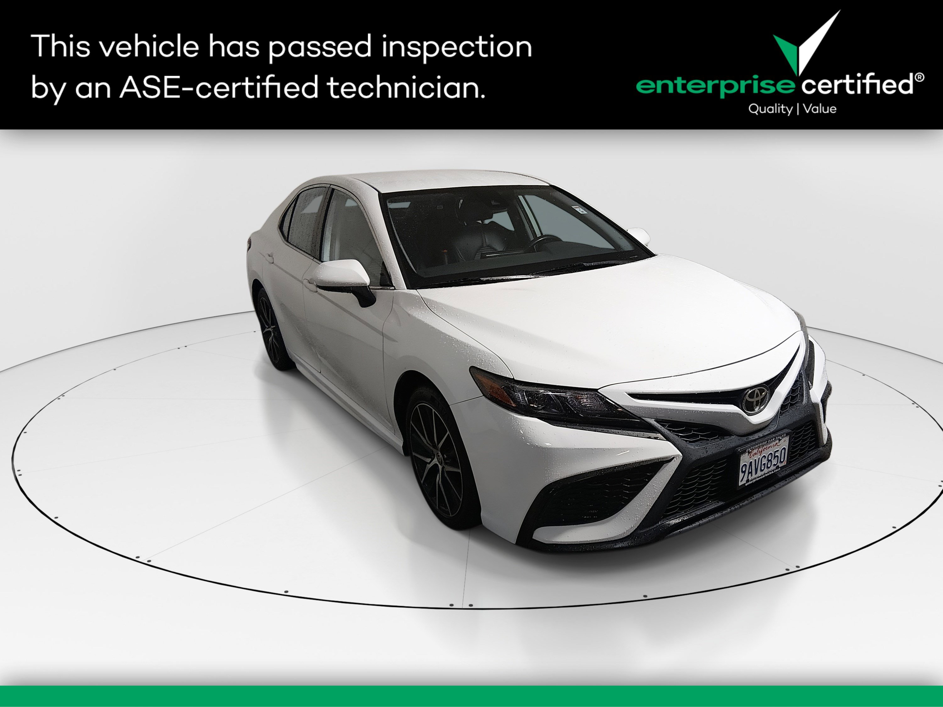 2022 Toyota Camry SE's photo