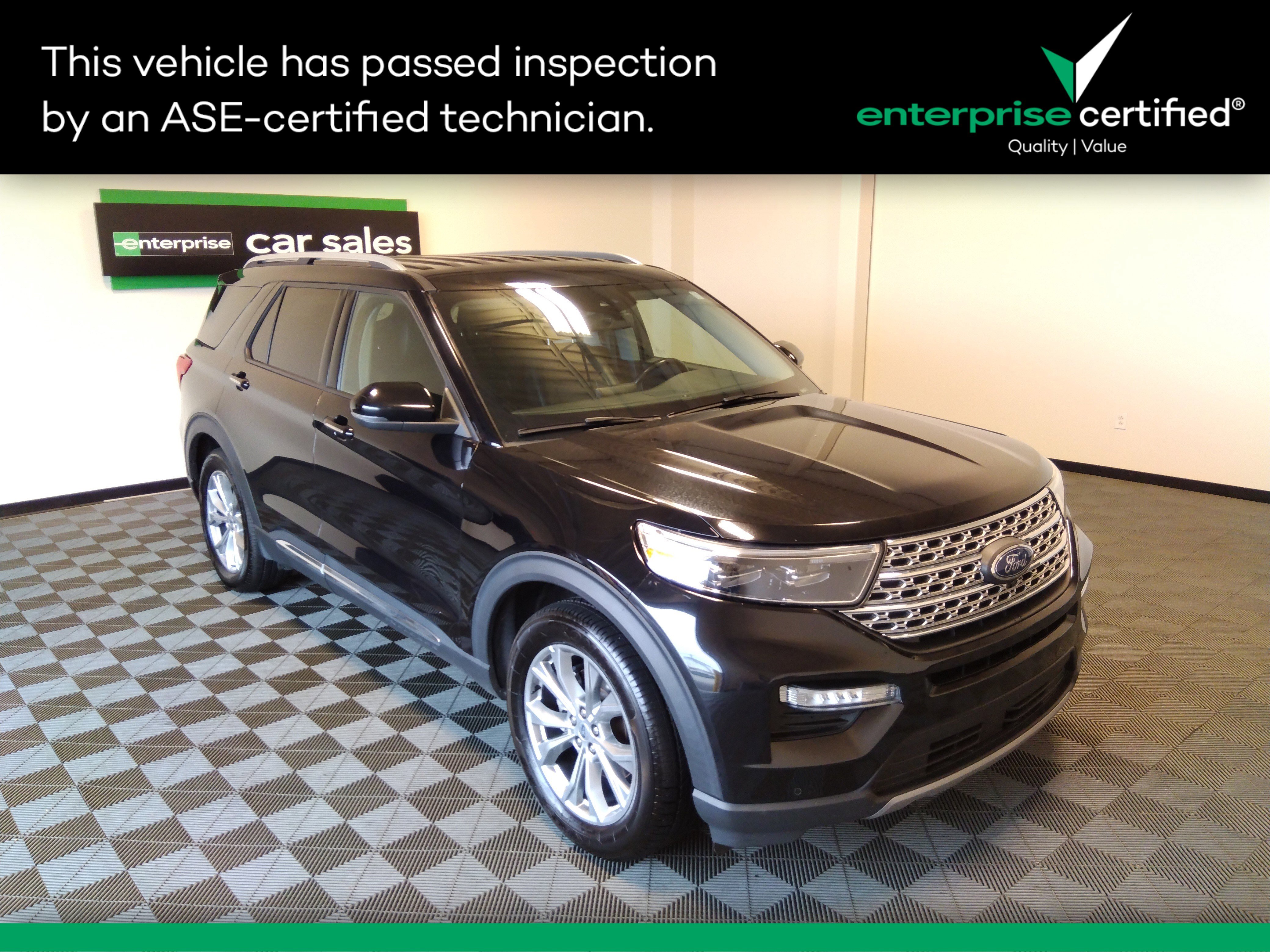 2023 Ford Explorer Limited's photo