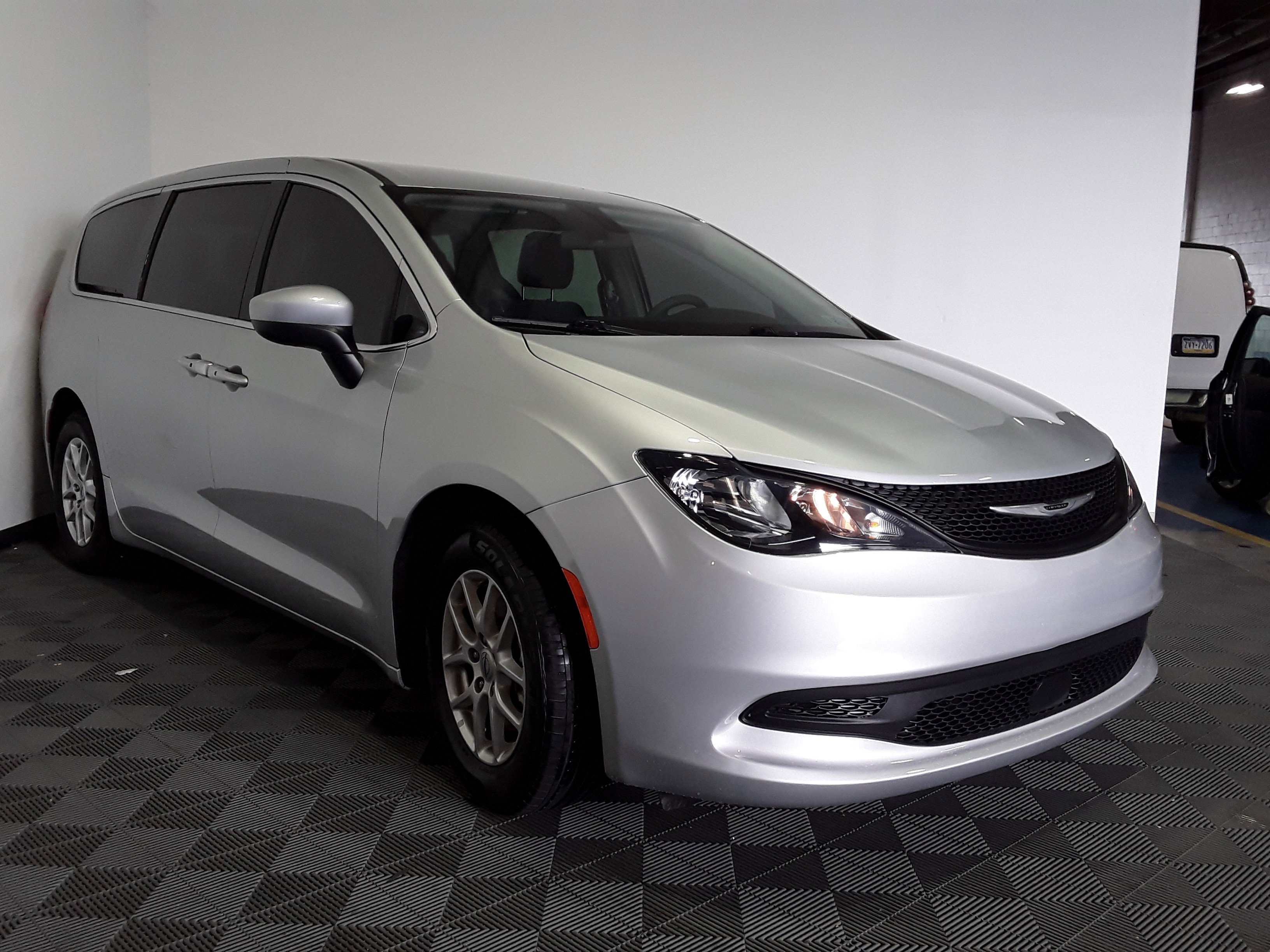 2022 Chrysler Voyager LX FWD