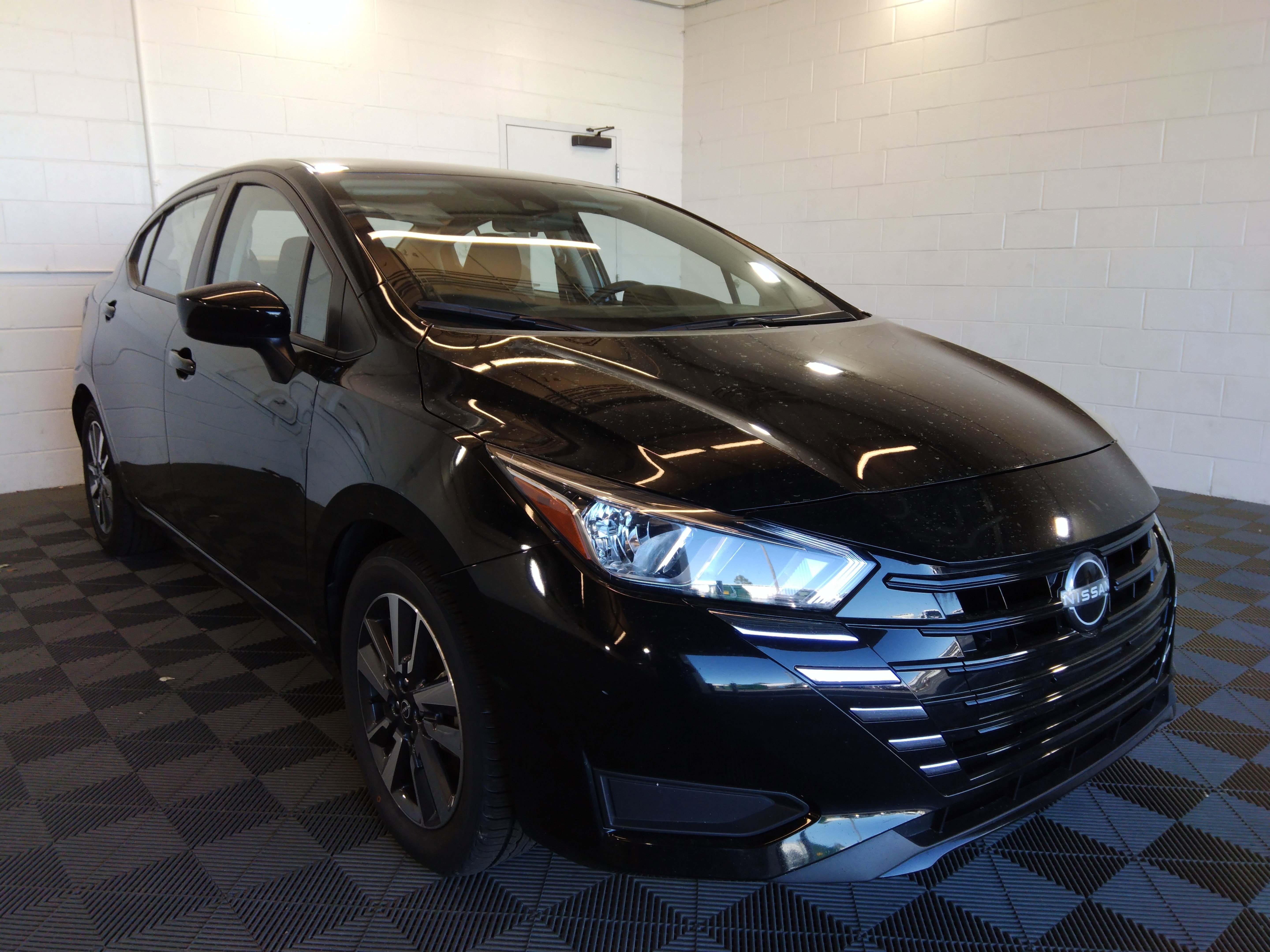 2023 Nissan Versa SV CVT