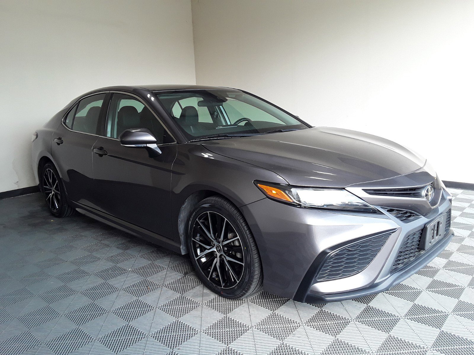 2022 Toyota Camry SE Auto