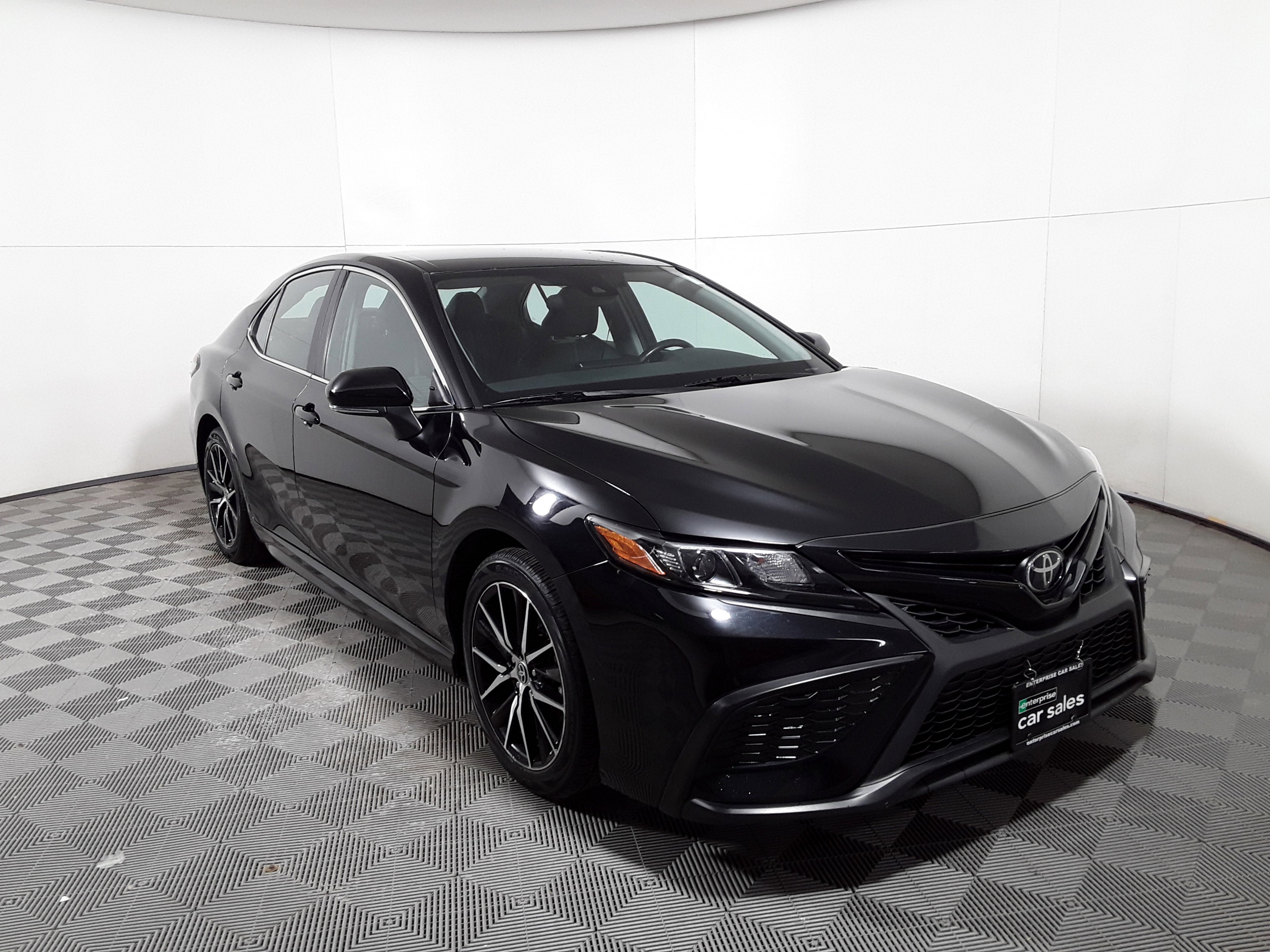 2022 Toyota Camry SE Auto