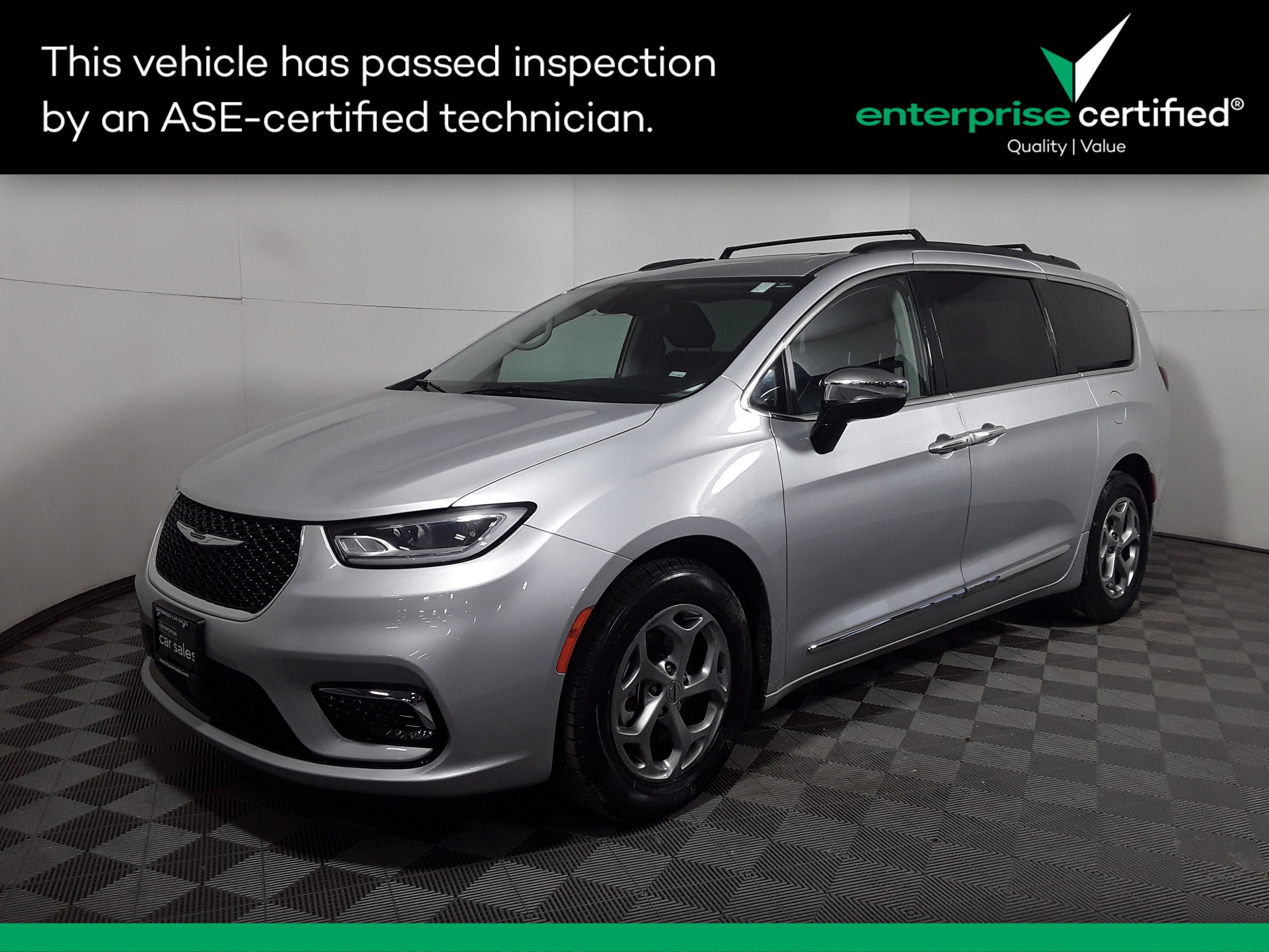 2023 Chrysler Pacifica Limited's photo