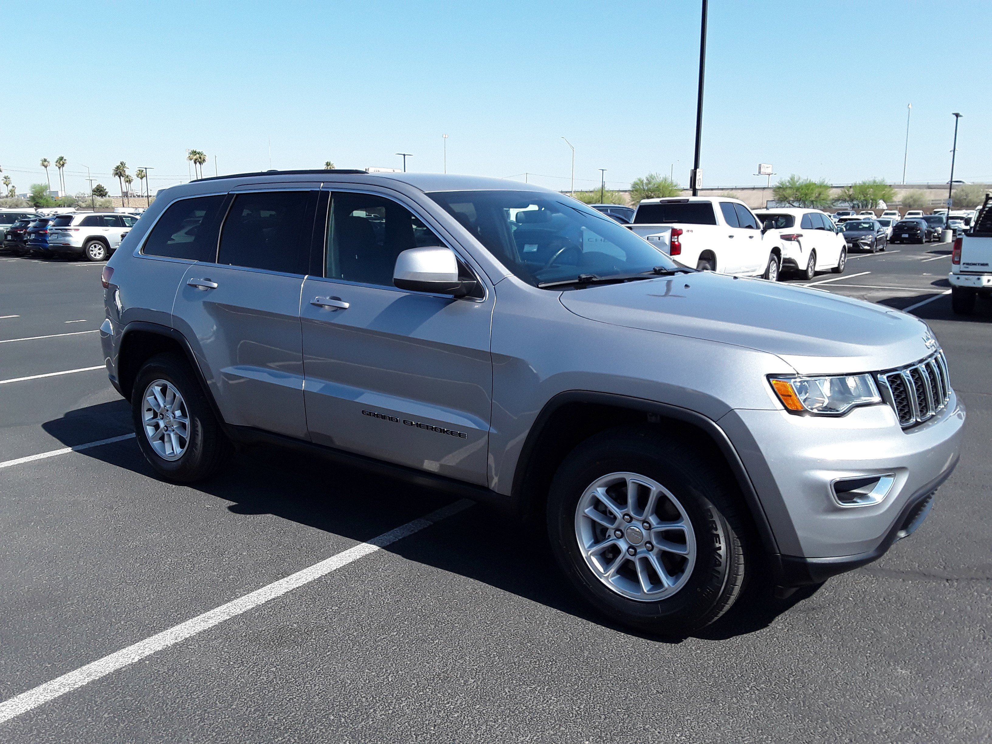2020 Jeep Grand Cherokee Laredo 4x2