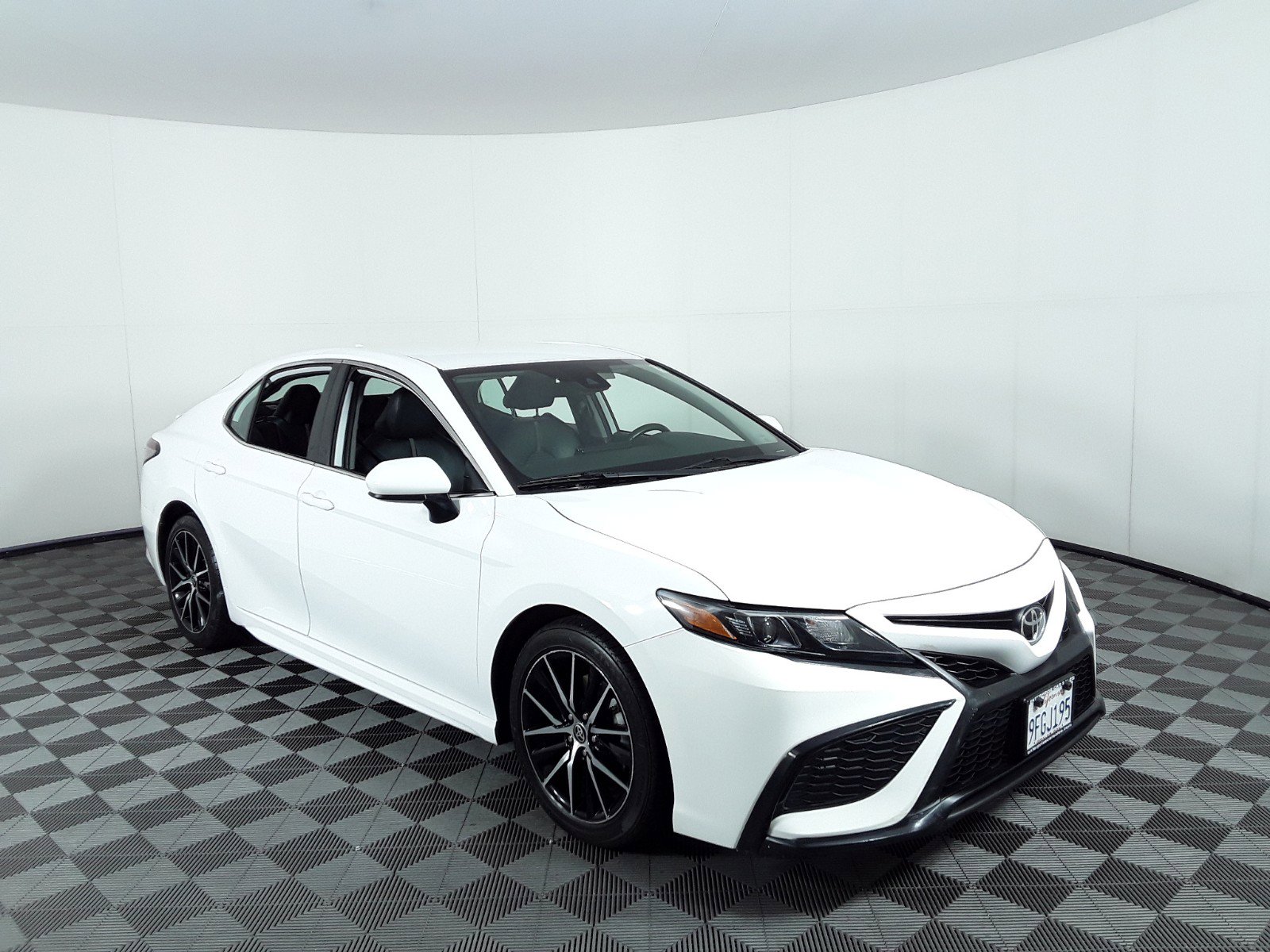 2021 Toyota Camry SE Auto