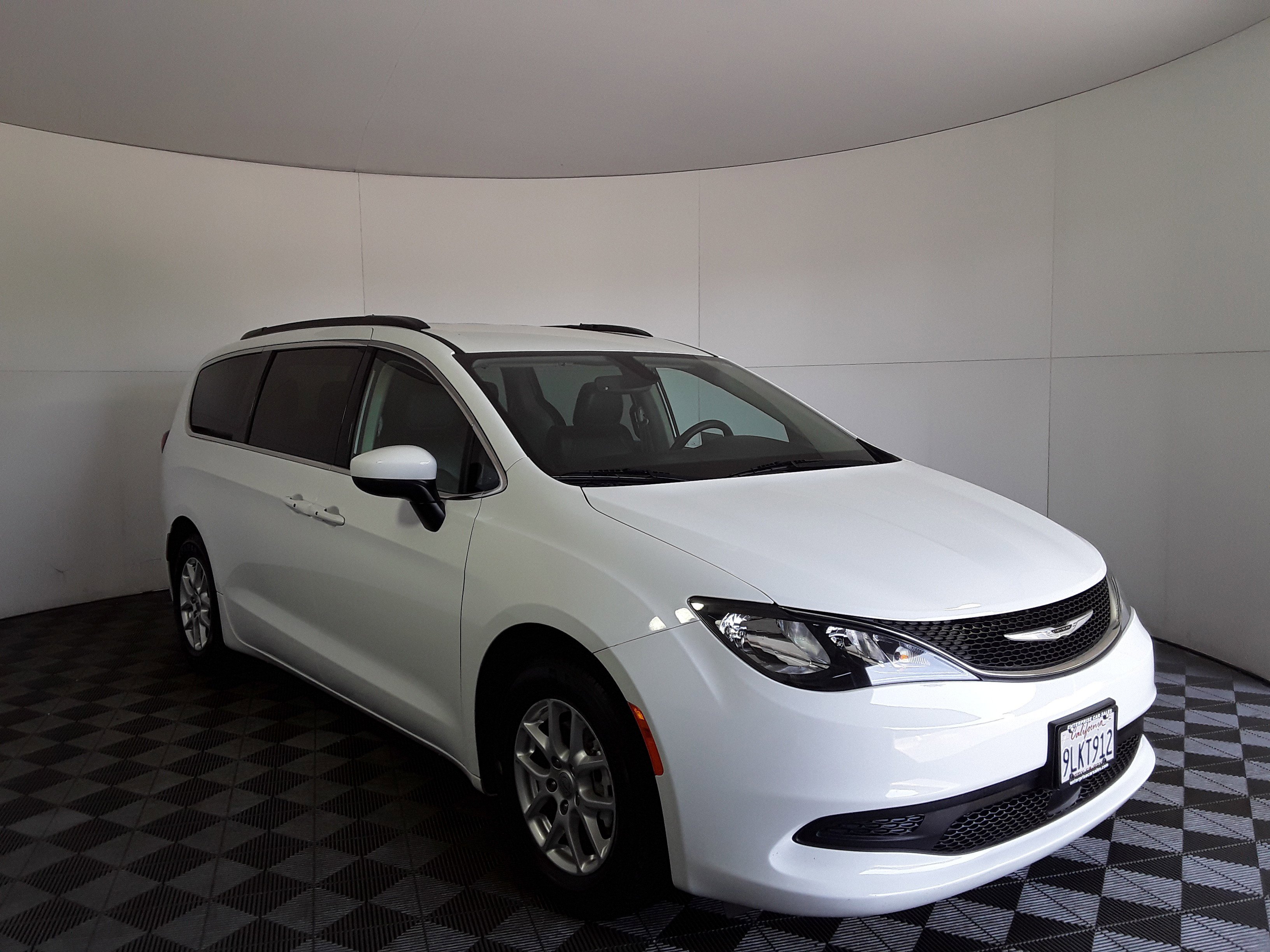 2021 Chrysler Voyager LXI FWD