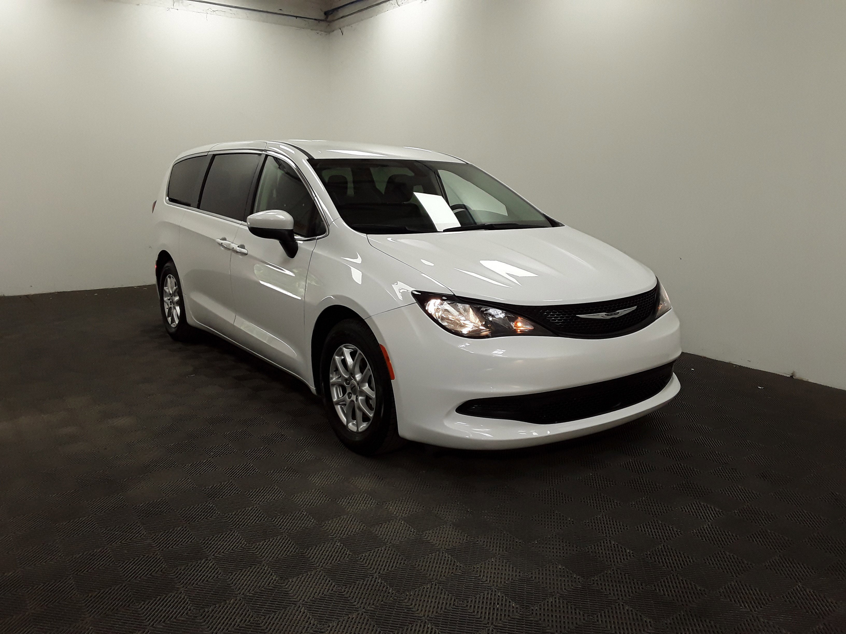 Used 2022 Chrysler Voyager LX FWD's photo