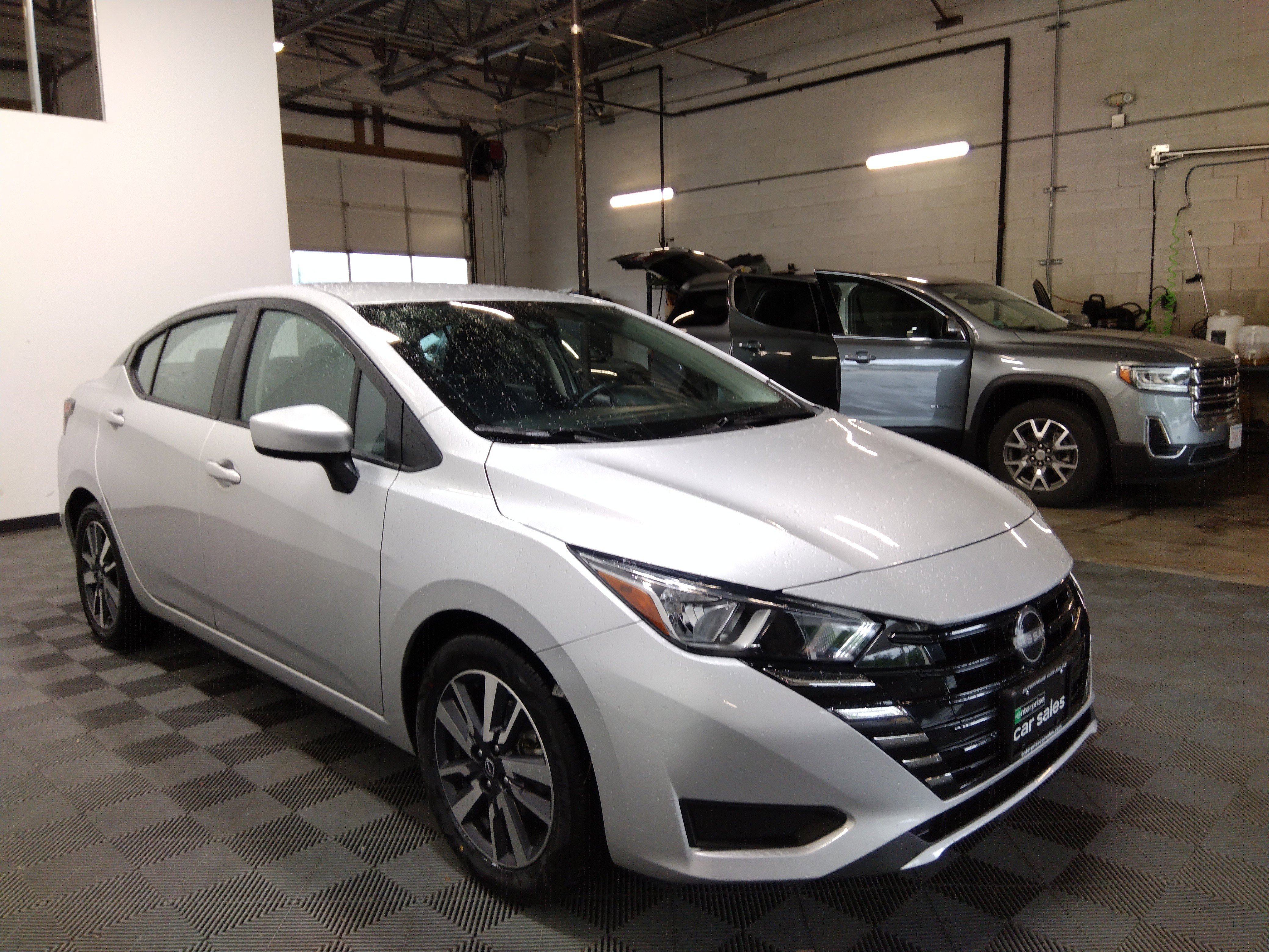 2023 Nissan Versa SV CVT