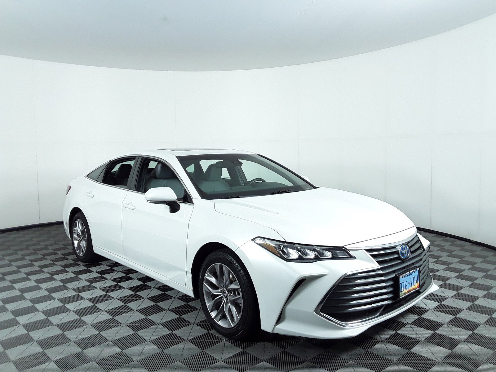 2022 Toyota Avalon Hybrid XLE FWD