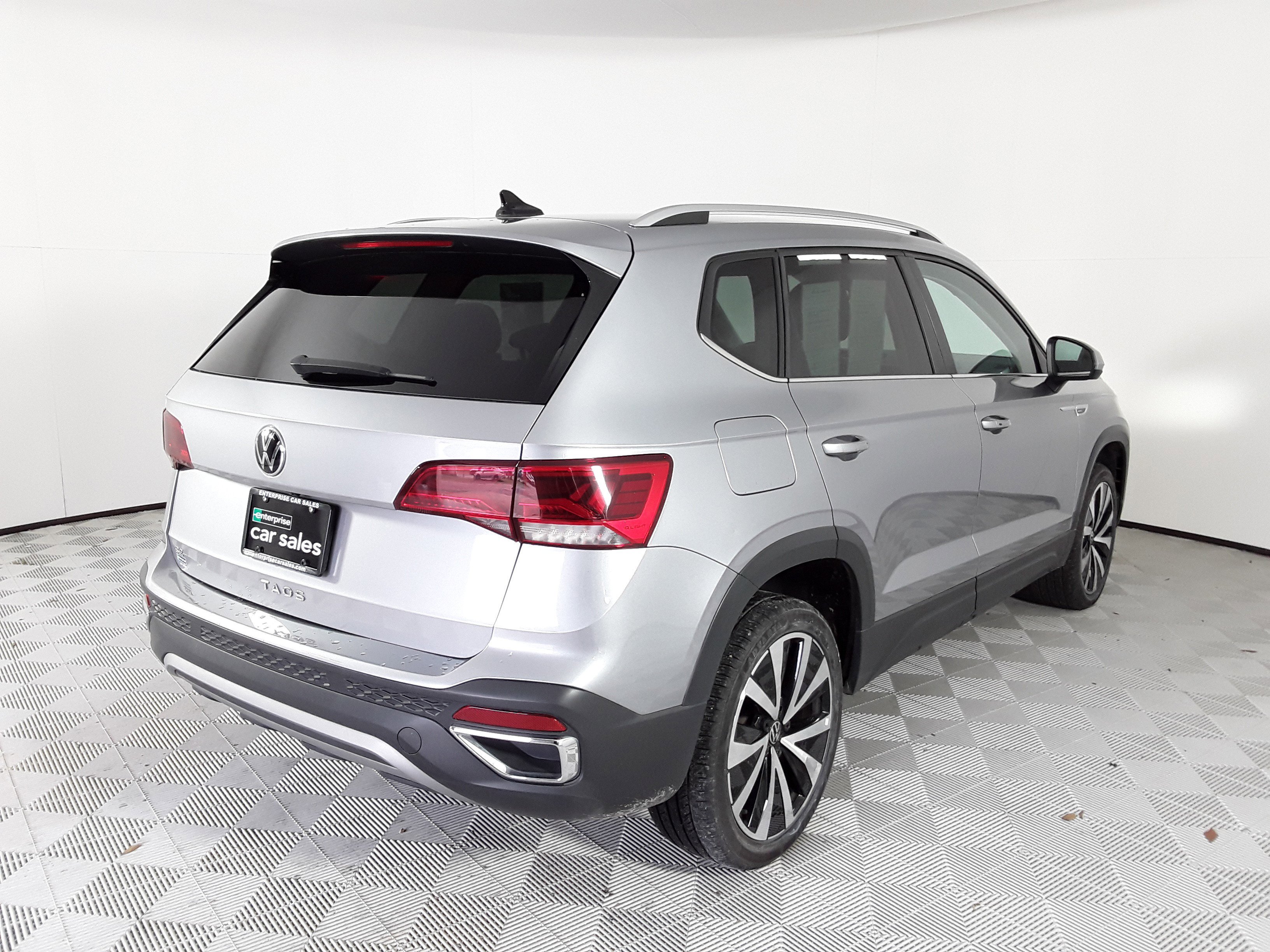 Image of Used 2024 Volkswagen Taos SE FWD