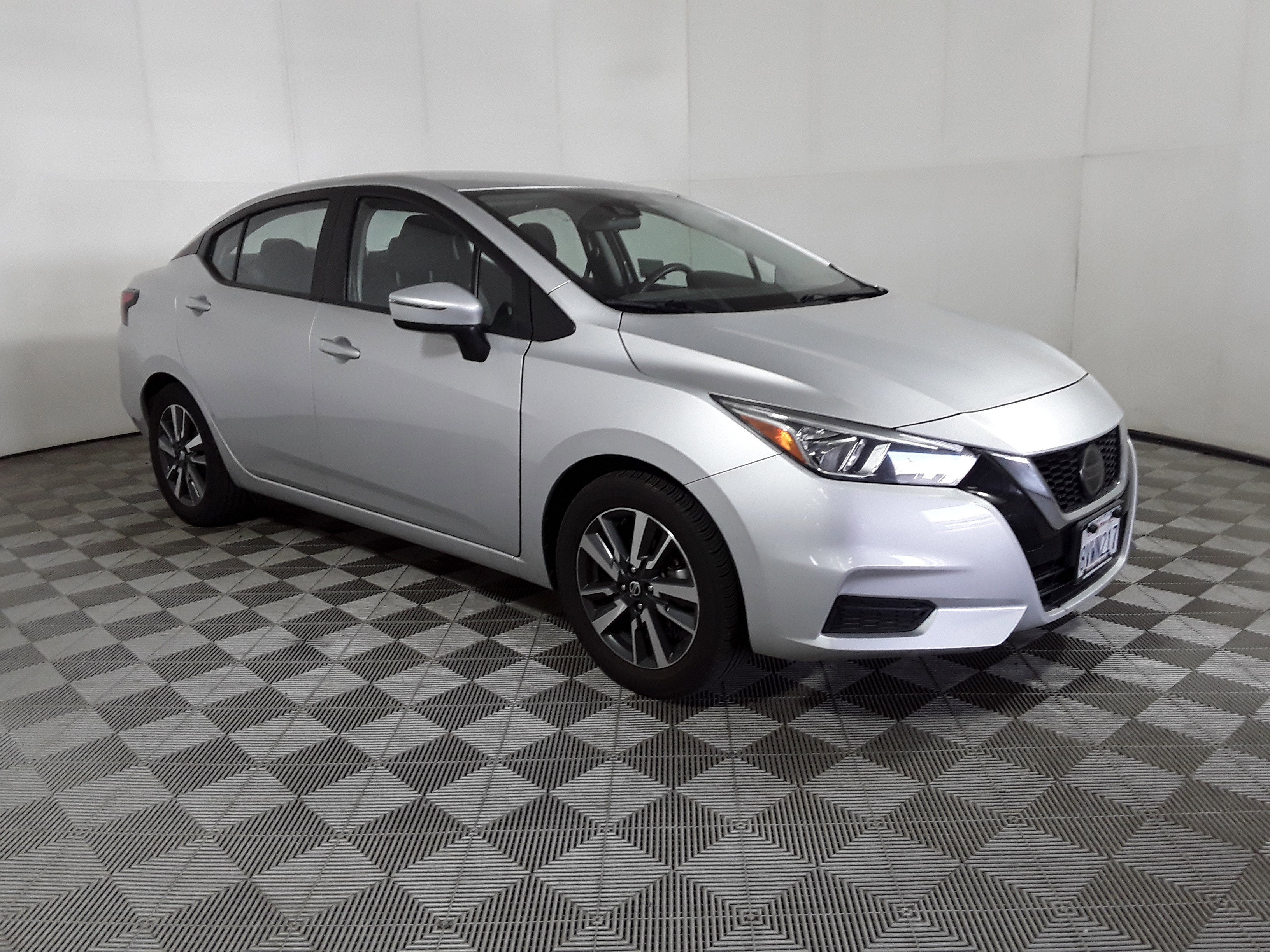 2021 Nissan Versa SV CVT