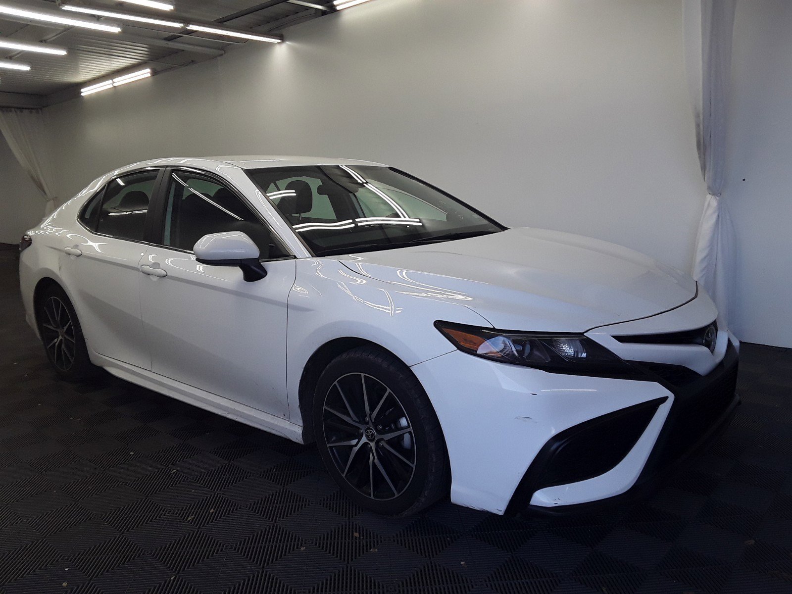 2021 Toyota Camry SE Auto