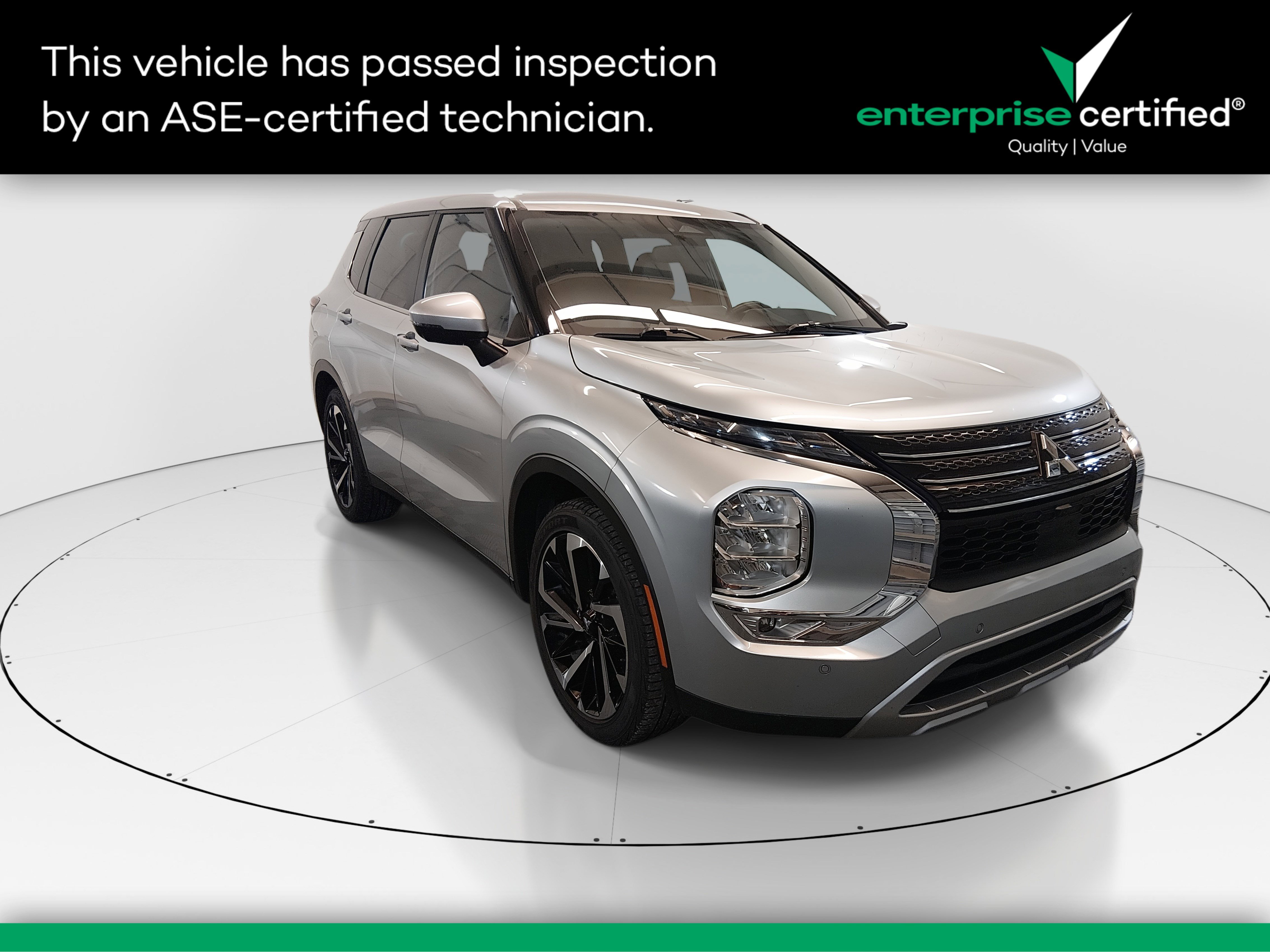 2024 Mitsubishi Outlander SE's photo