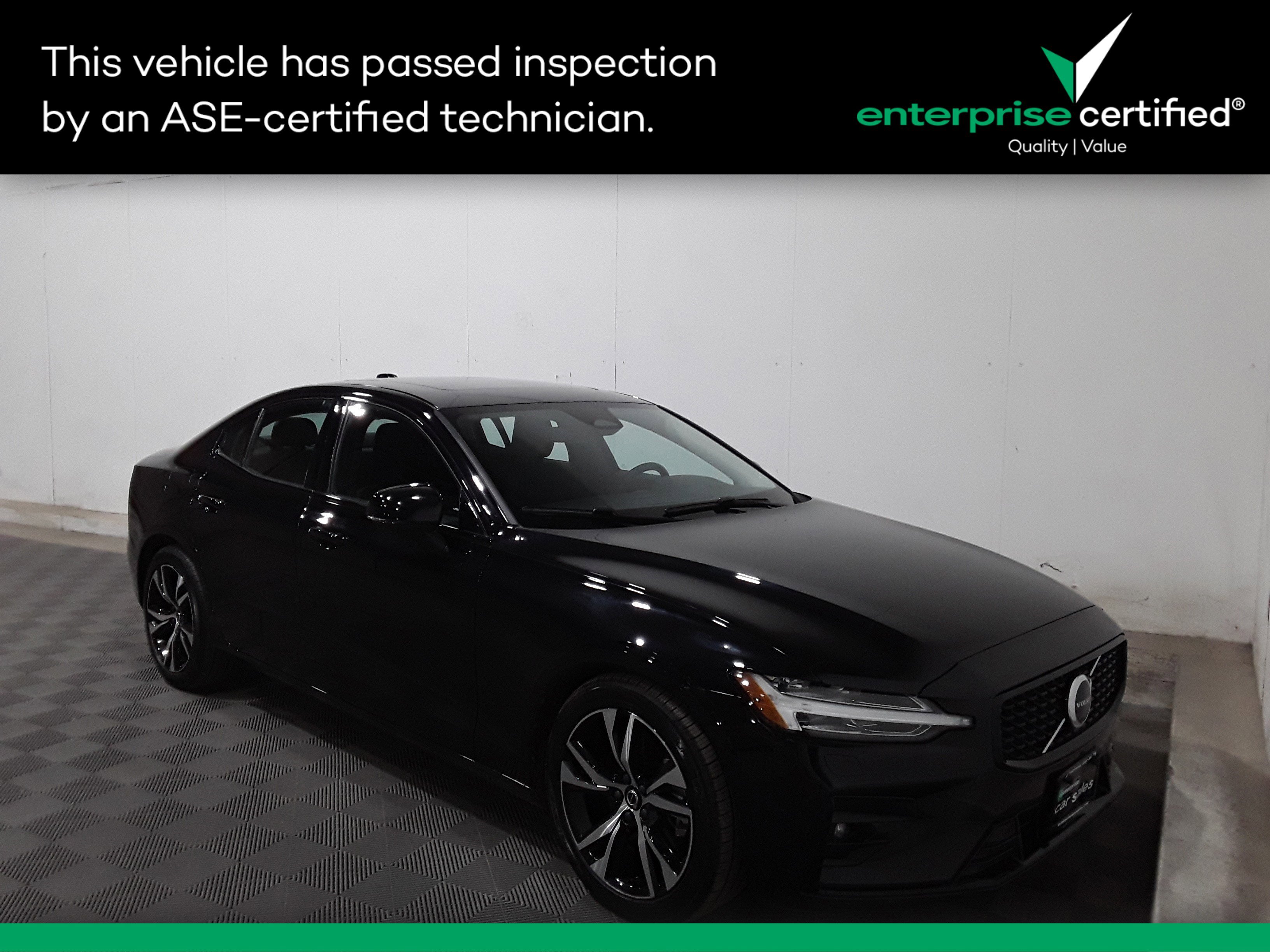 2024 Volvo S60 B5 FWD Core Dark Theme