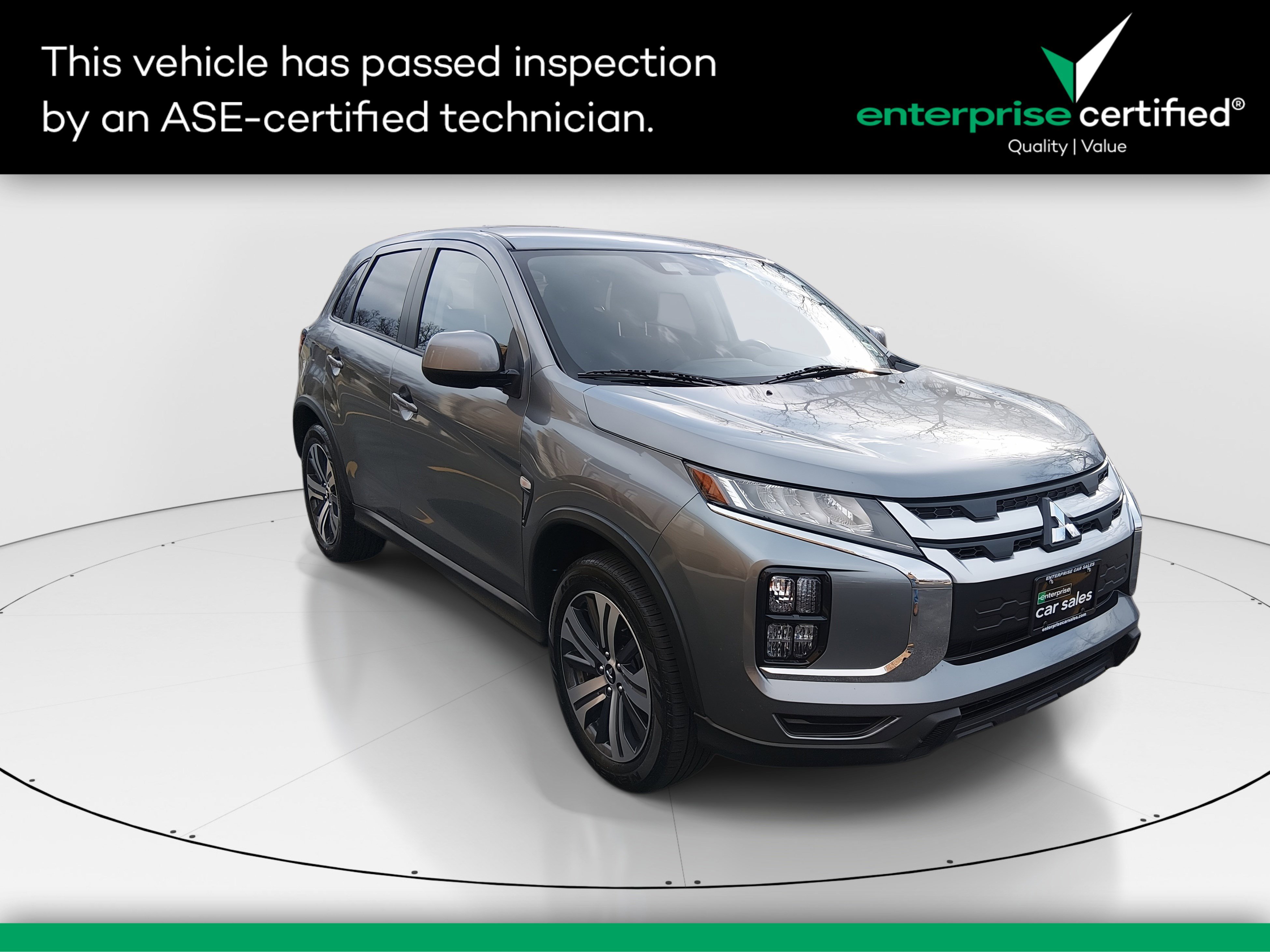 2024 Mitsubishi Outlander ES's photo