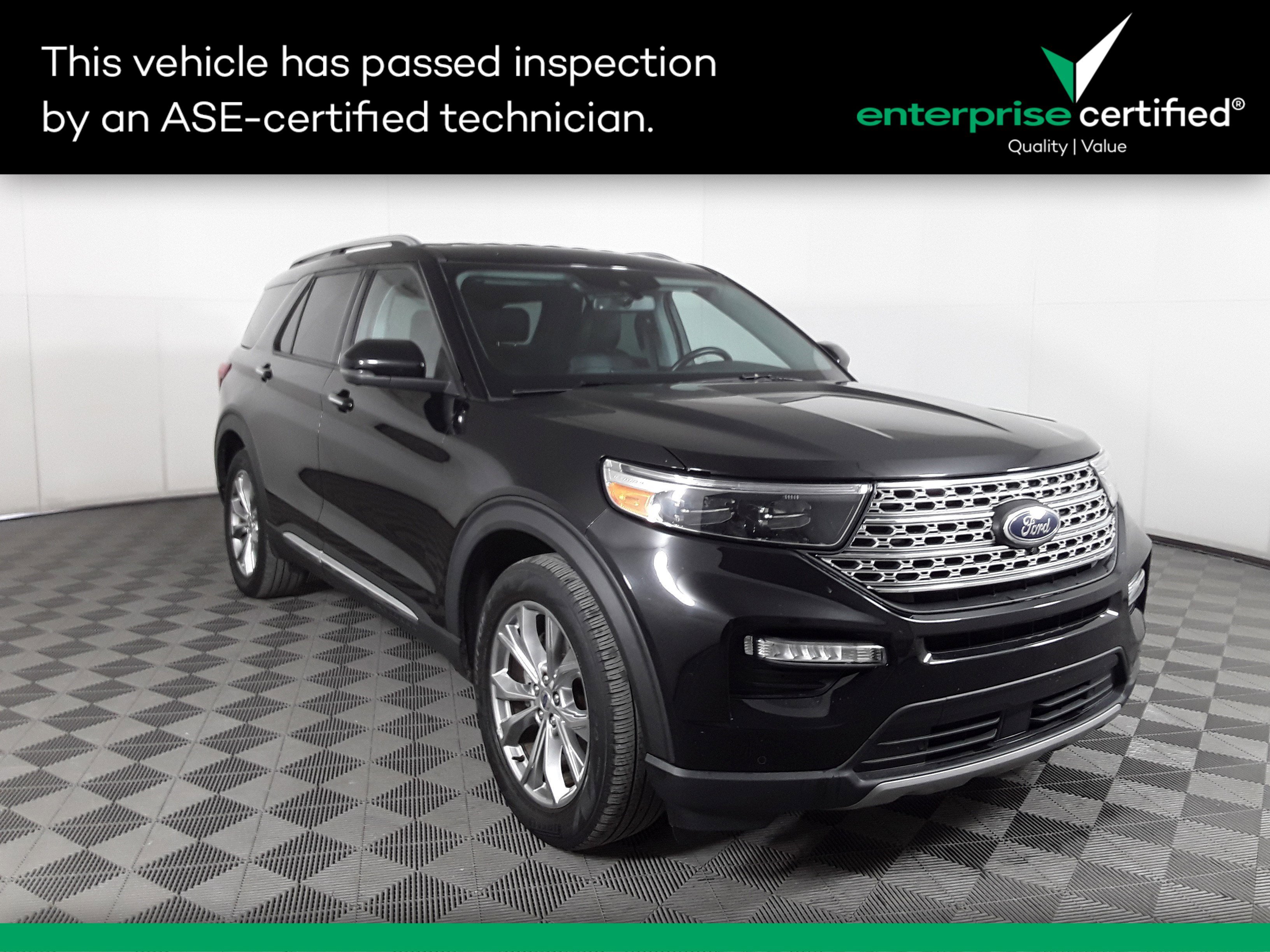 2023 Ford Explorer Limited's photo