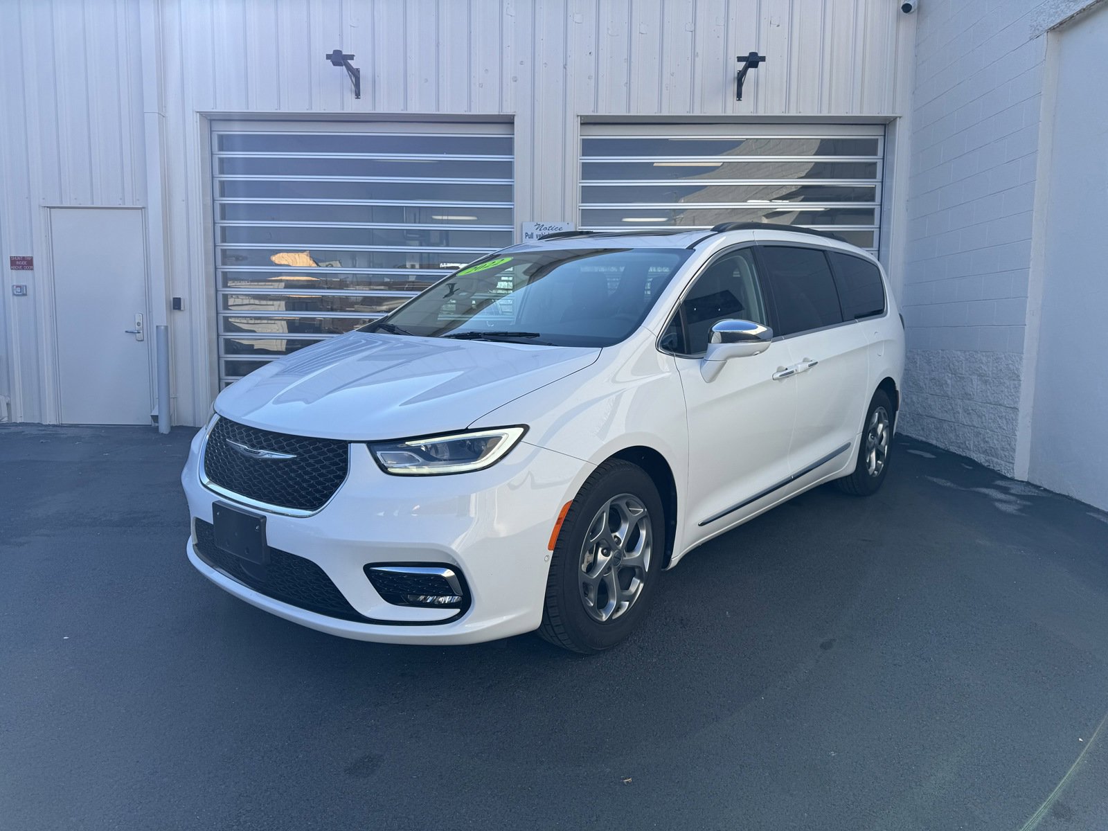 Used 2022 Chrysler Pacifica Limited FWD