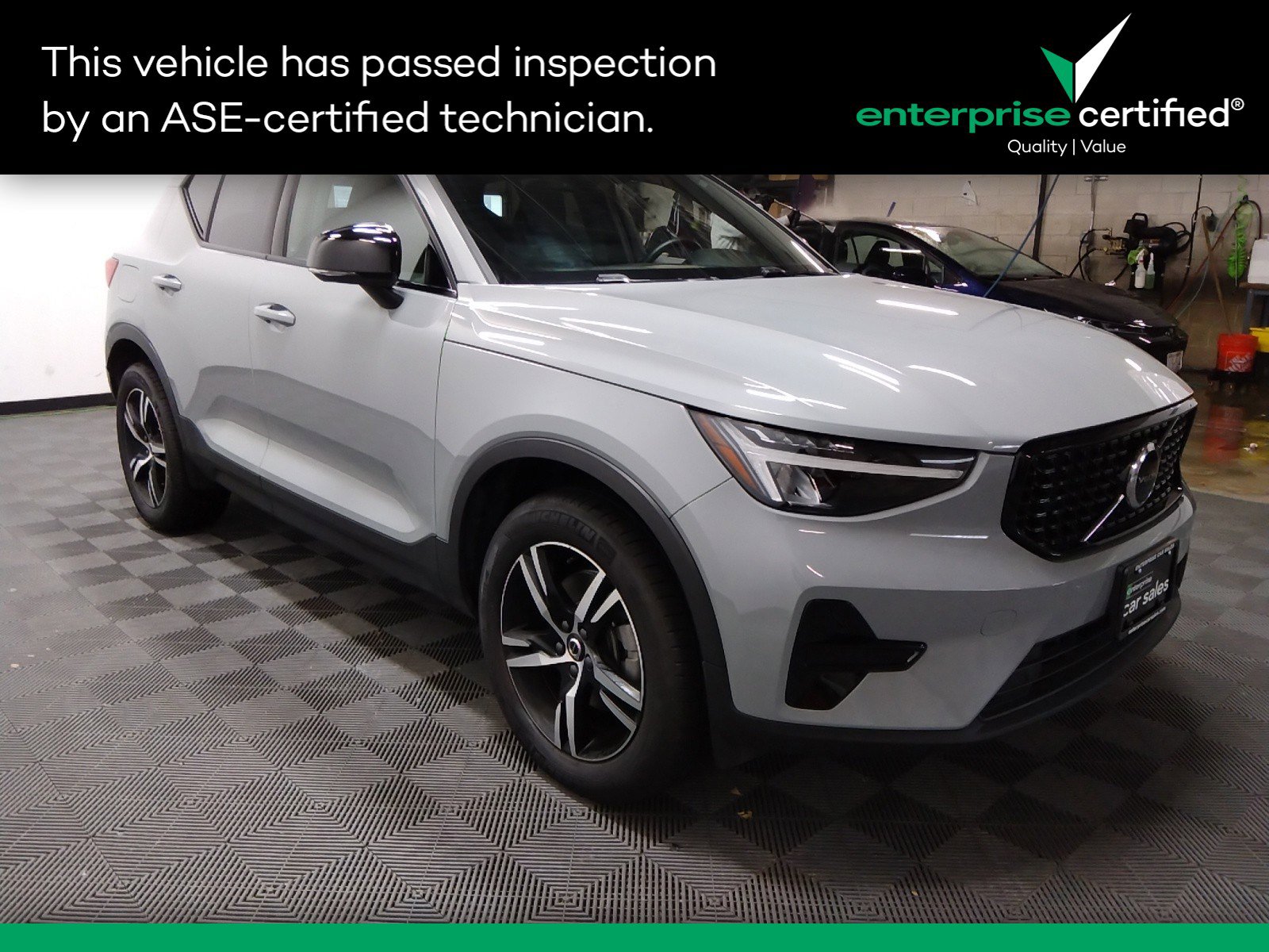 2024 Volvo XC40 Core Dark Theme B5 AWD