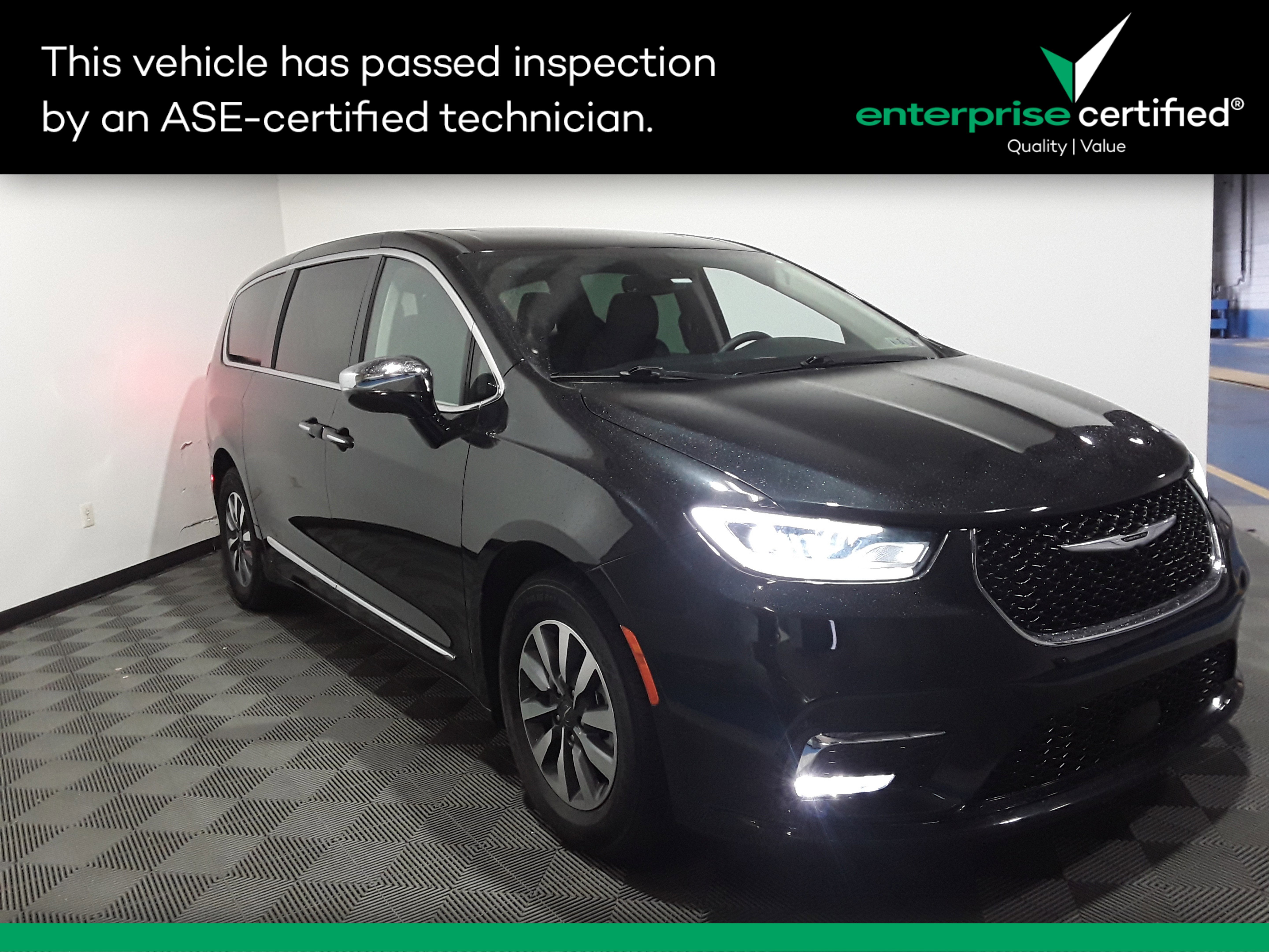 2023 Chrysler Pacifica Hybrid Limited FWD