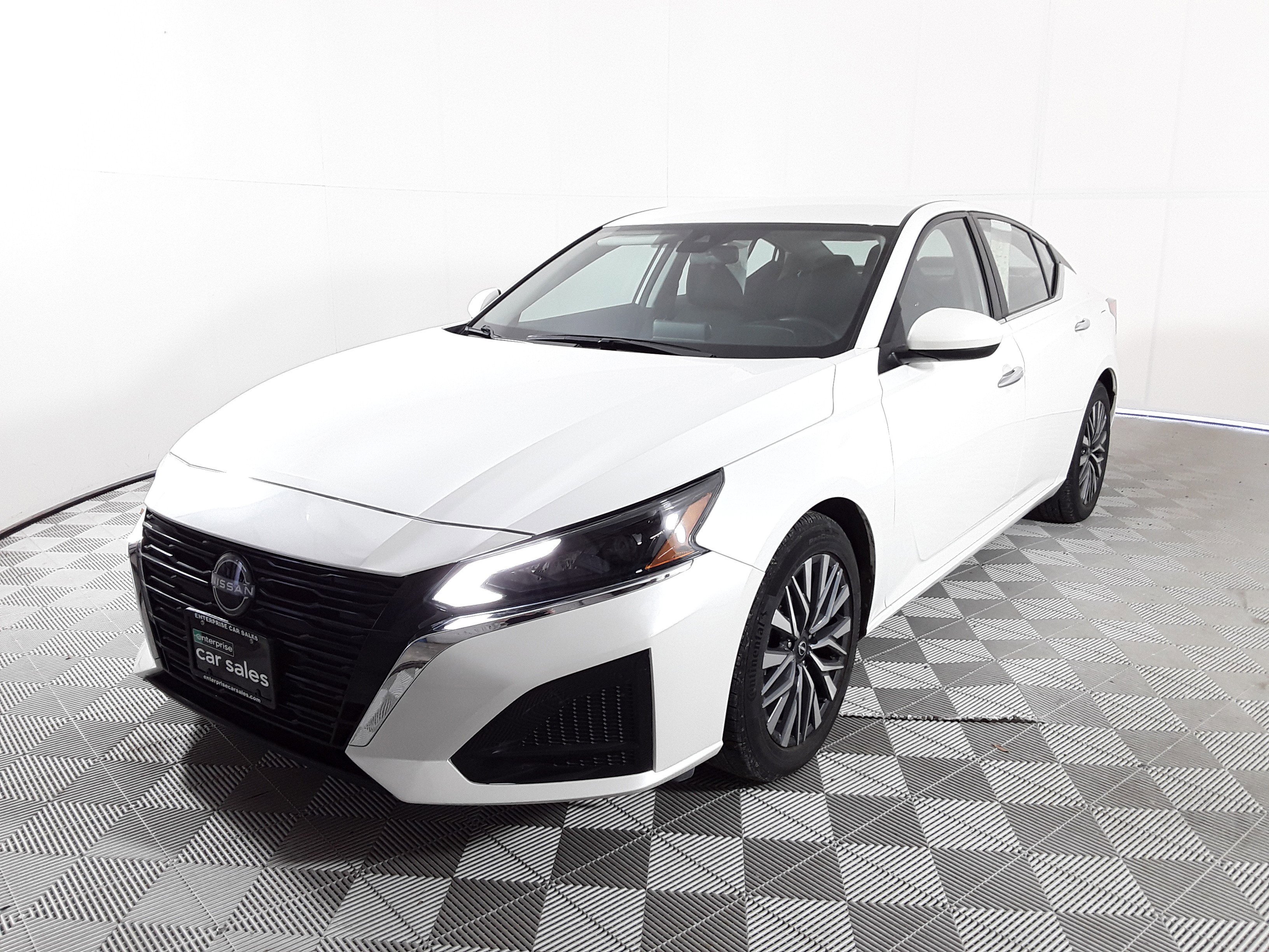 Image of Used 2023 Nissan Altima 2.5 SV Sedan