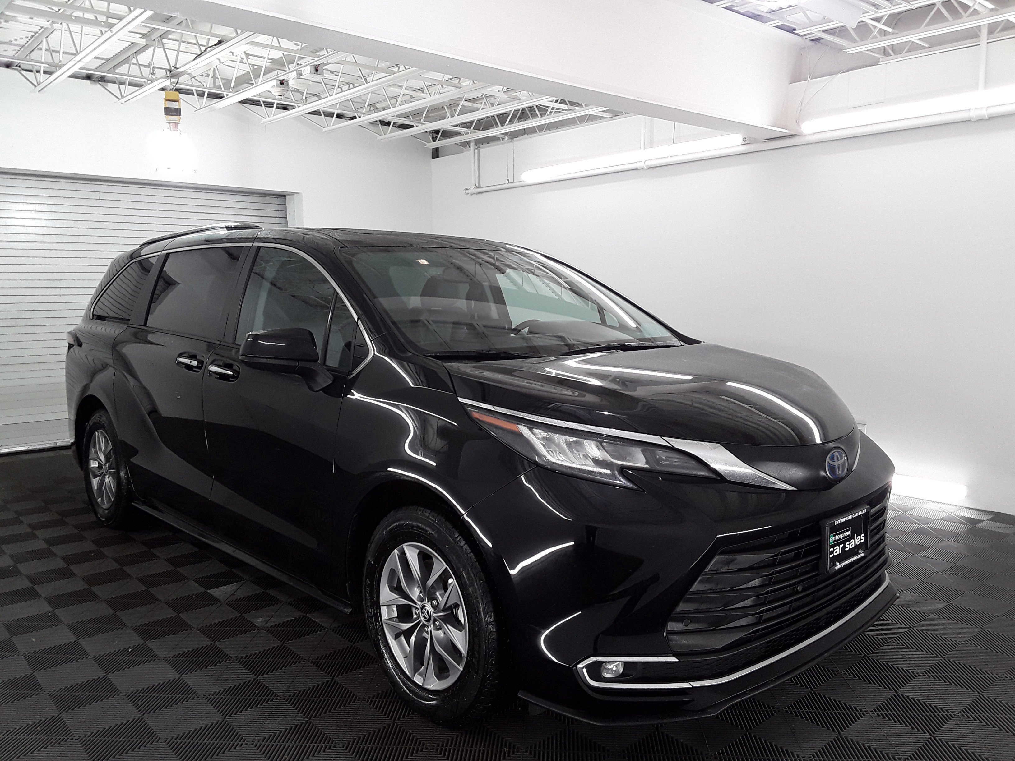 2023 Toyota Sienna XLE FWD 8-Passenger